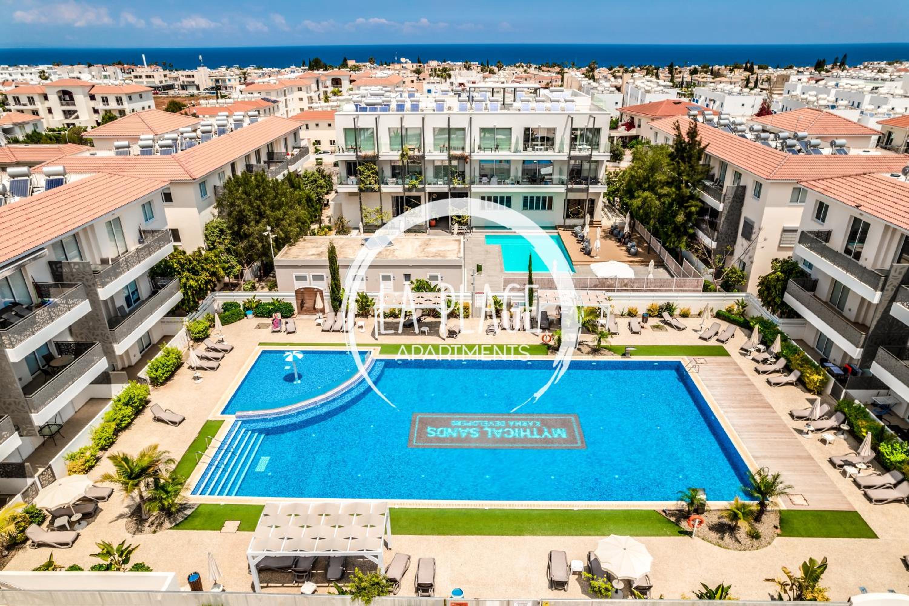 NEW 2BR Townhouse in Luxury Resort Pool & Beach