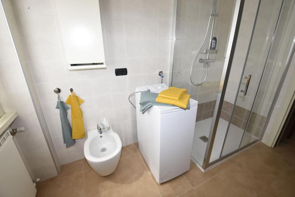 Anzio 9 Guest House en Lecco — bathroom