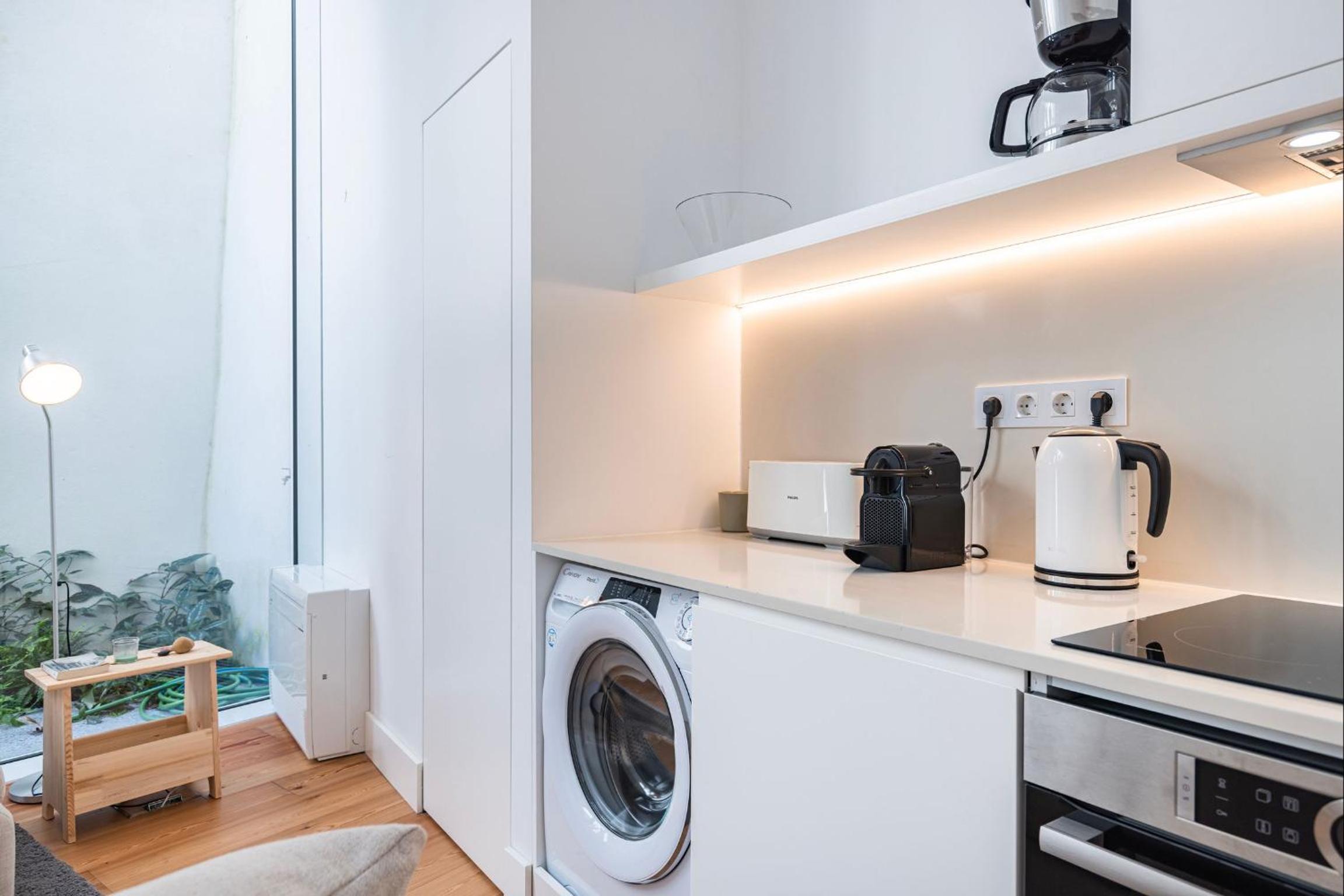 WHome Lisbon's Elite A Stylish & Modern Studio w Patio view 4