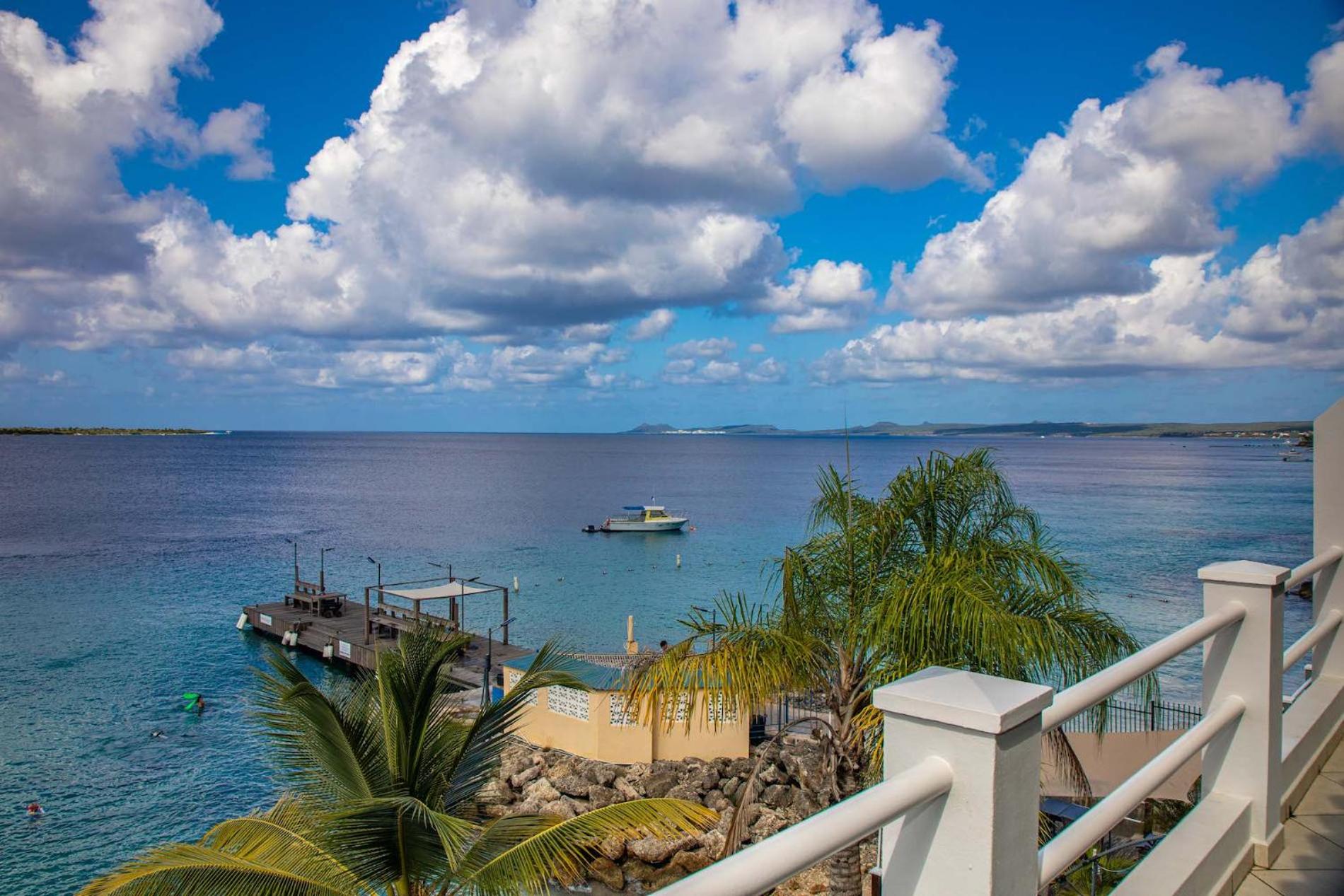 Oceanfront Flying Fish at Den Laman