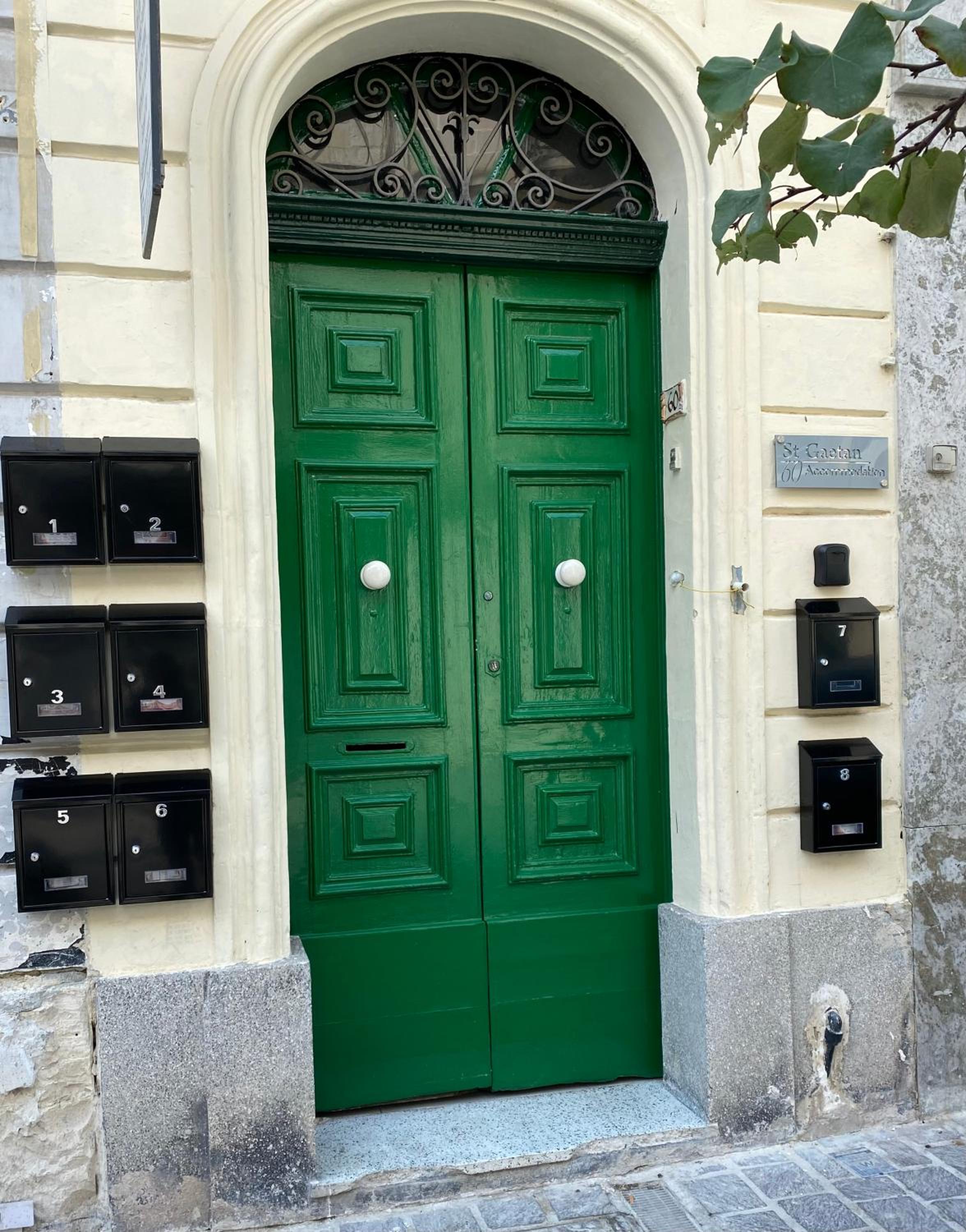 5B Luxury Apartment