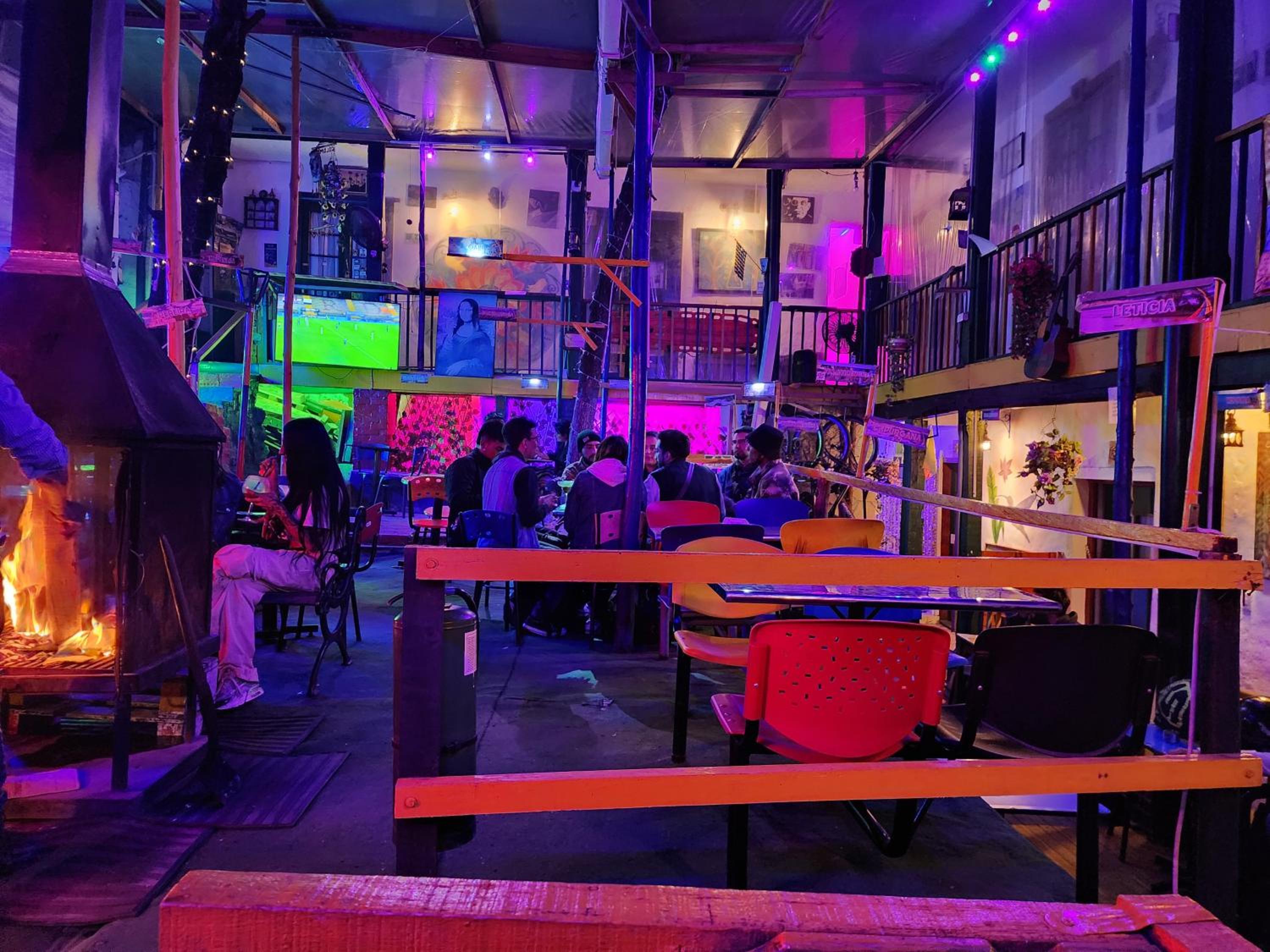 Hostal Gastro Bar Casa Colibrí