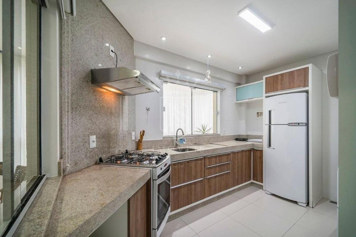 A05 - 101 bl 02 - Águas Azuis - Apartamento na Avenida de Bombinhas