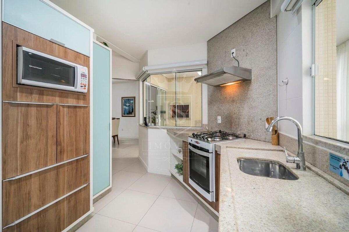 A05 - 101 bl 02 - Águas Azuis - Apartamento na Avenida de Bombinhas