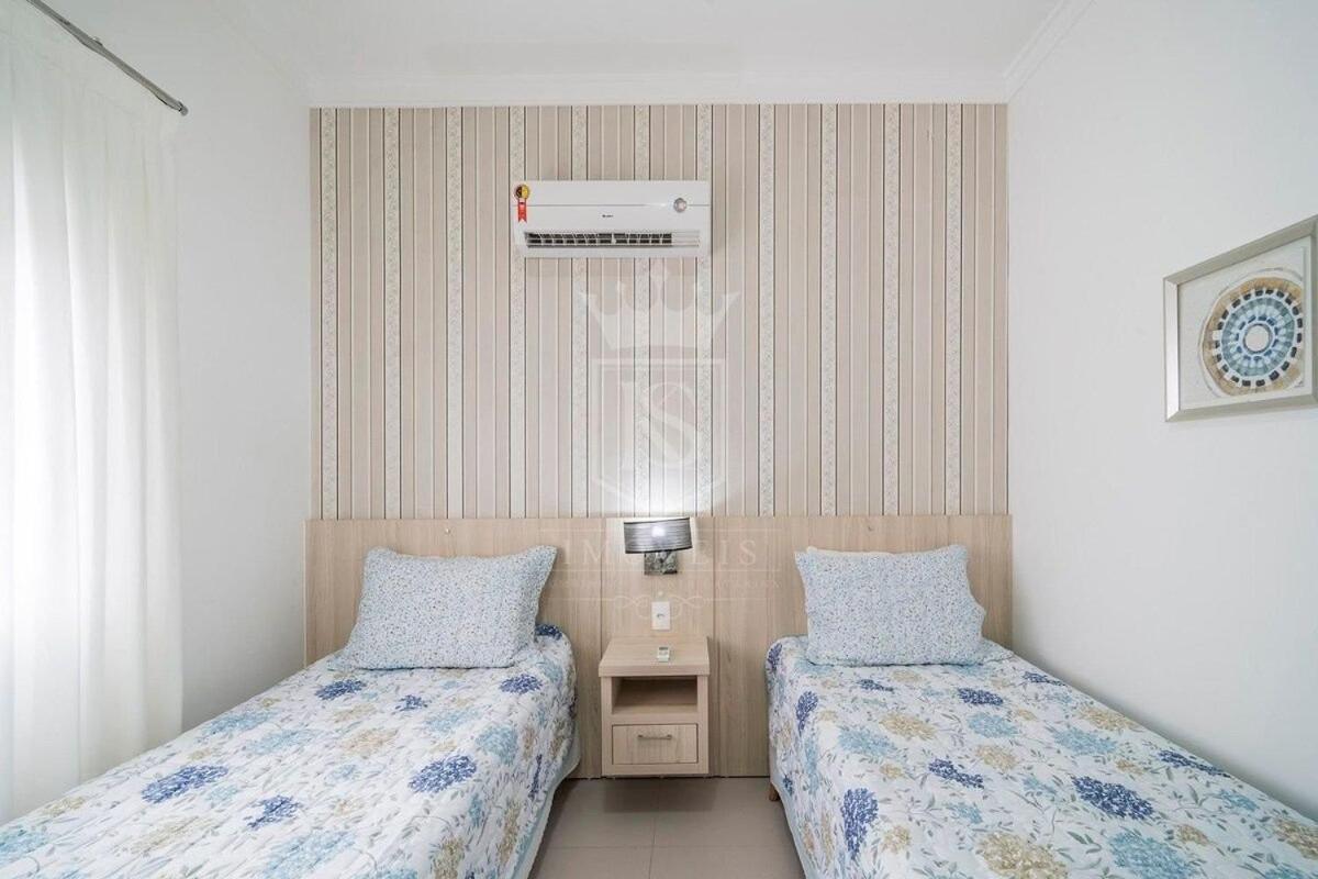 A05 - 101 bl 02 - Águas Azuis - Apartamento na Avenida de Bombinhas