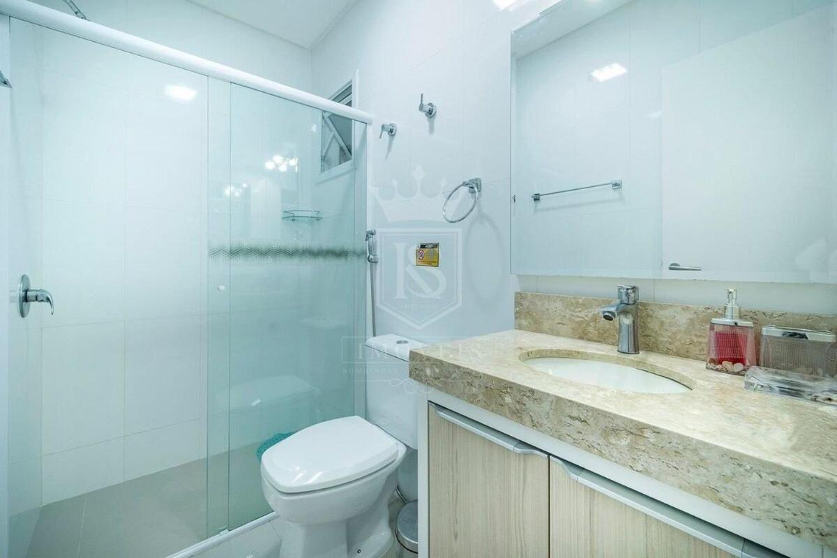 A05 - 101 bl 02 - Águas Azuis - Apartamento na Avenida de Bombinhas
