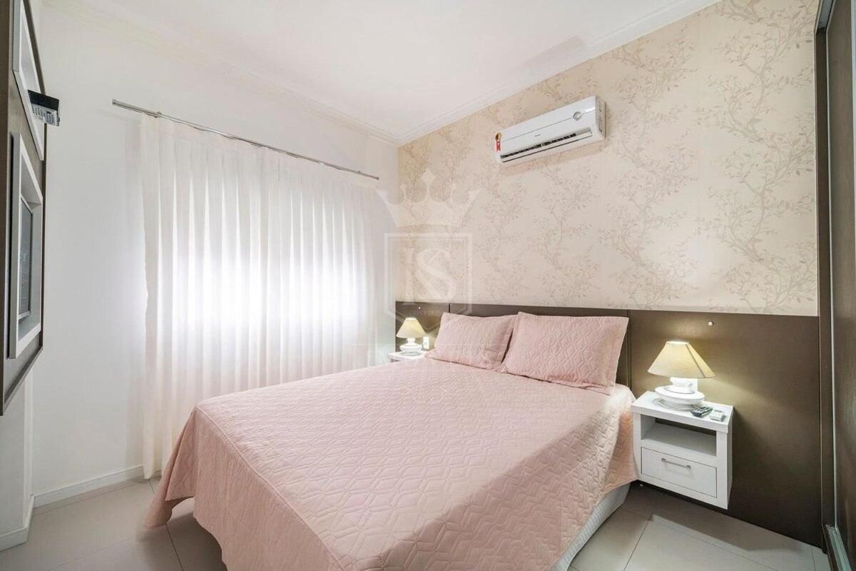 A05 - 101 bl 02 - Águas Azuis - Apartamento na Avenida de Bombinhas
