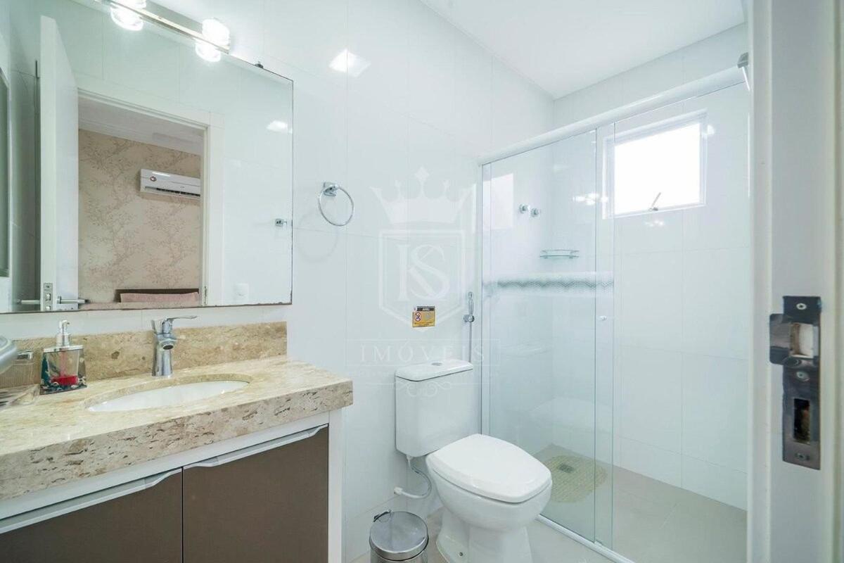 A05 - 101 bl 02 - Águas Azuis - Apartamento na Avenida de Bombinhas