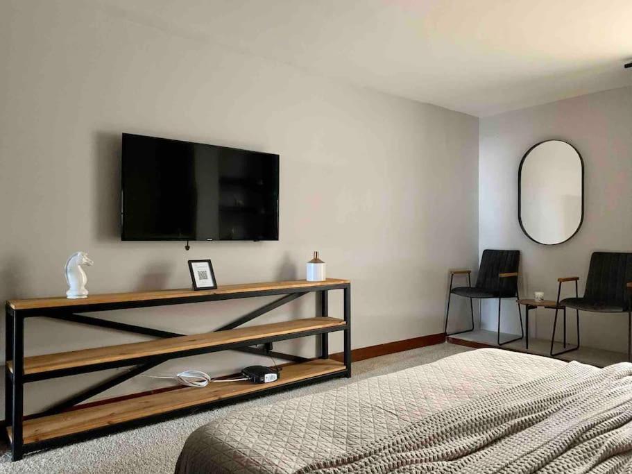 Medellin Vacations - Adorable Bungalow With Private Jacuzzi in Lleras and Provenza - Property Image 11