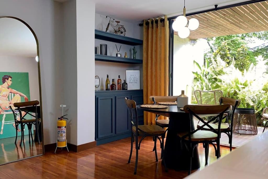 Medellin Vacations - Adorable Bungalow With Private Jacuzzi in Lleras and Provenza - Property Image 7