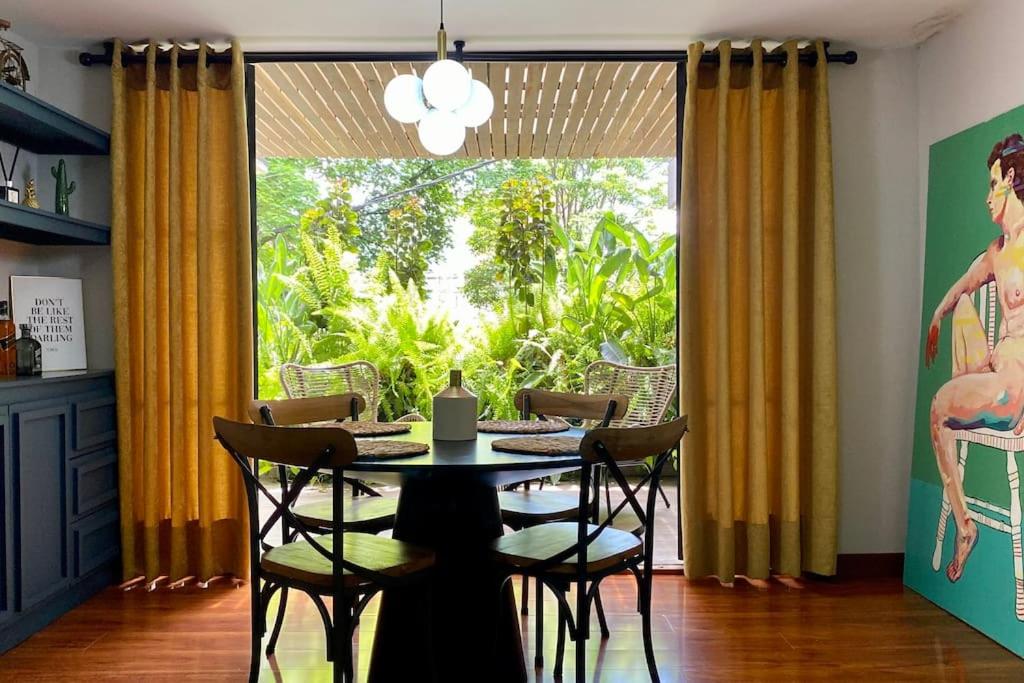 Medellin Vacations - Adorable Bungalow With Private Jacuzzi in Lleras and Provenza - Property Image 5