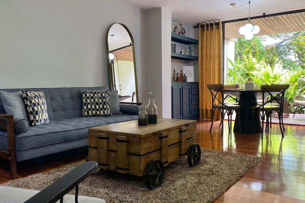 Medellin Vacations - Adorable Bungalow With Private Jacuzzi in Lleras and Provenza - Property Image 3