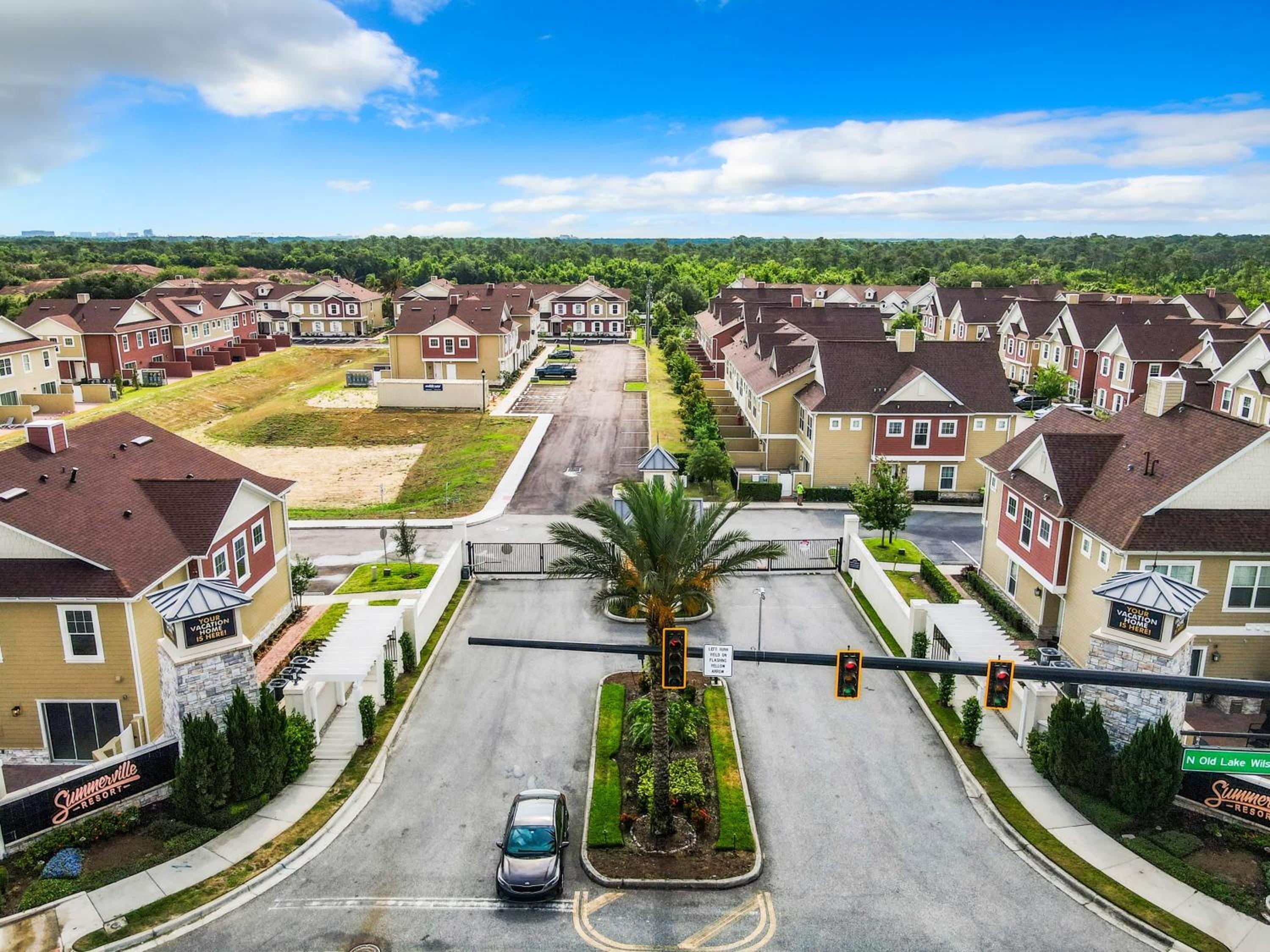Fabulous Paradise 3BR Townhouse near Disney and outlets