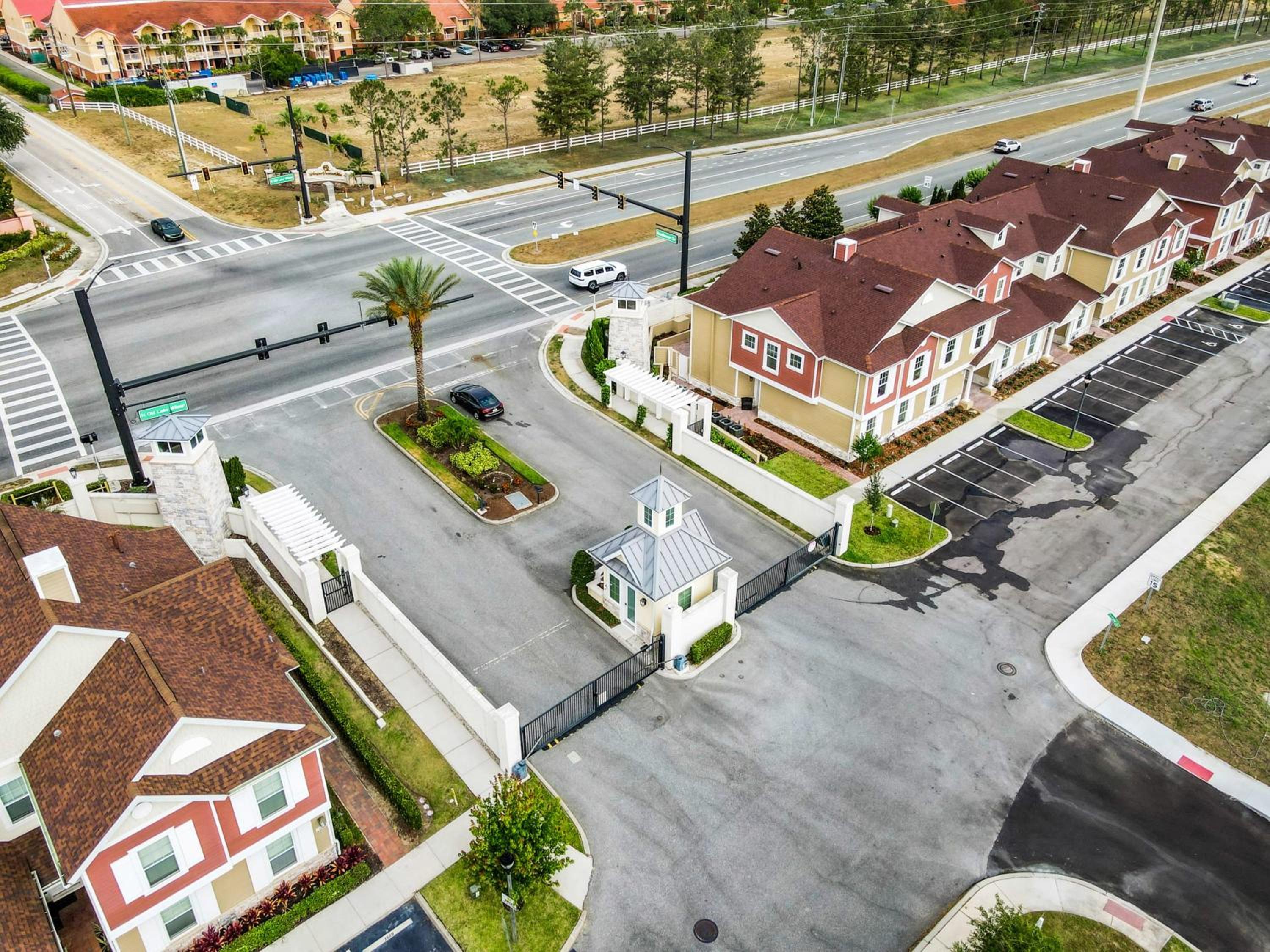 Fabulous Paradise 3BR Townhouse near Disney and outlets
