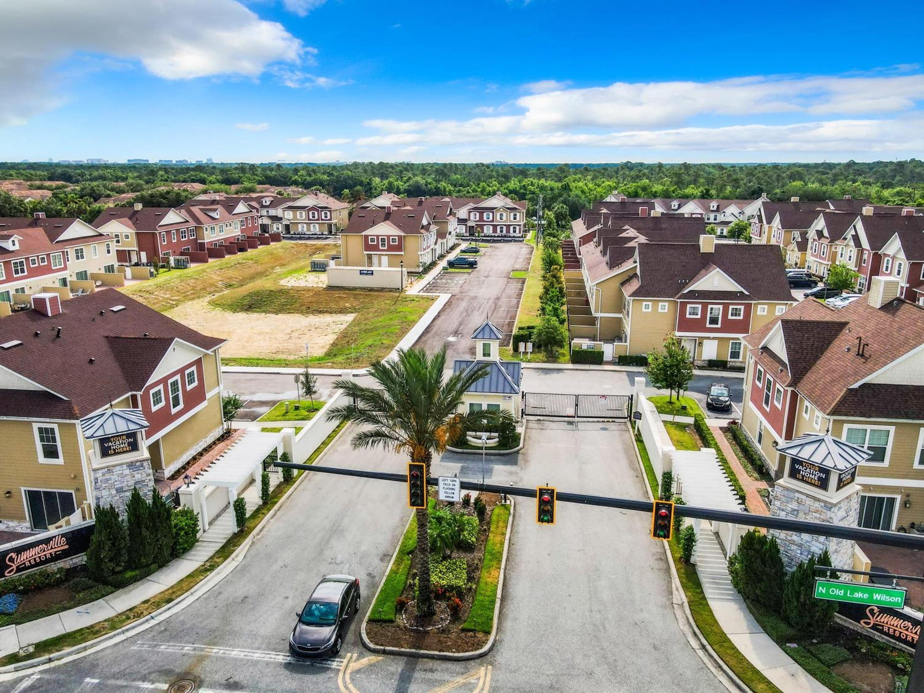 Fabulous Paradise 3BR Townhouse near Disney and outlets
