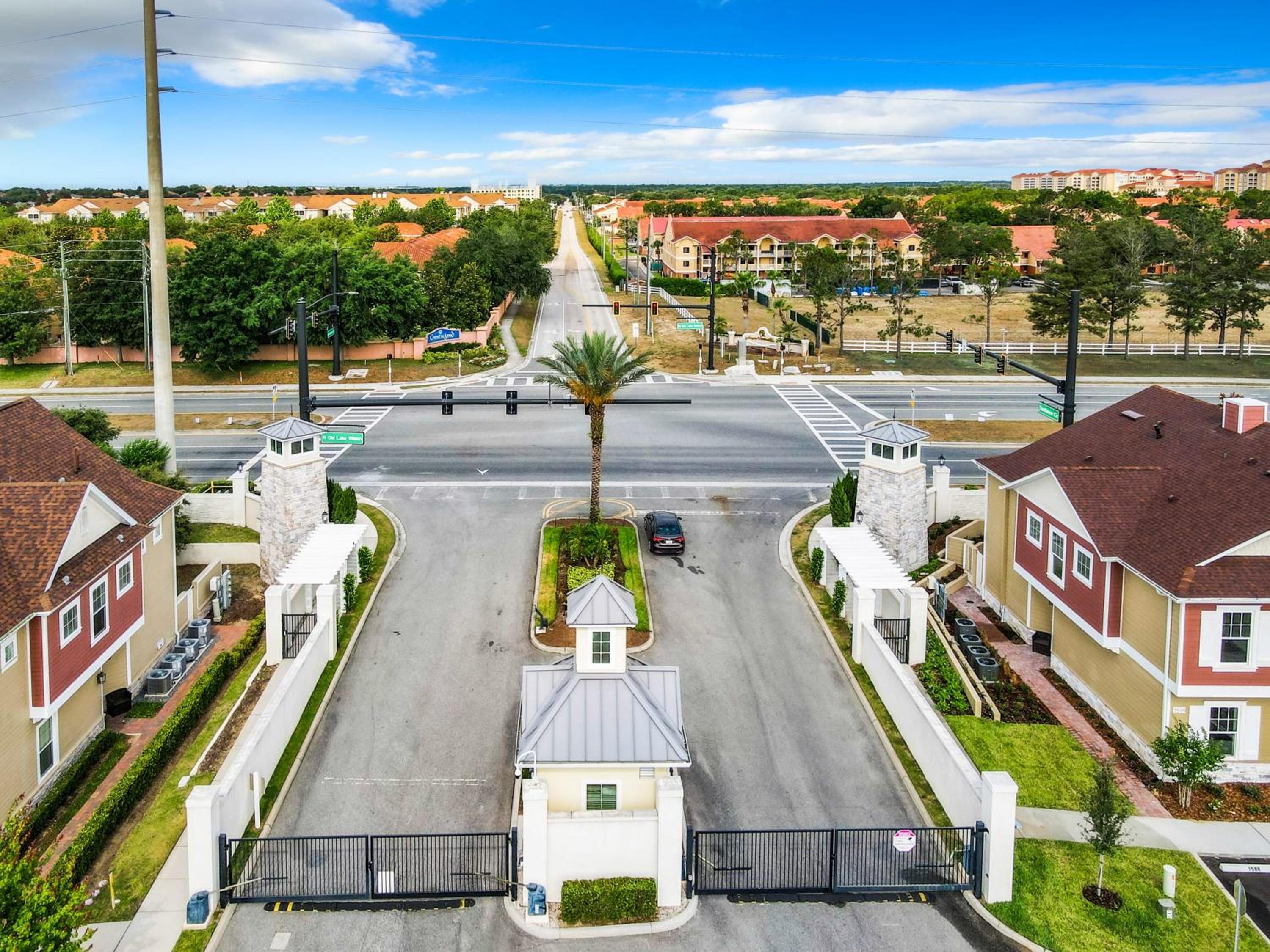 Fabulous Paradise 3BR Townhouse near Disney and outlets