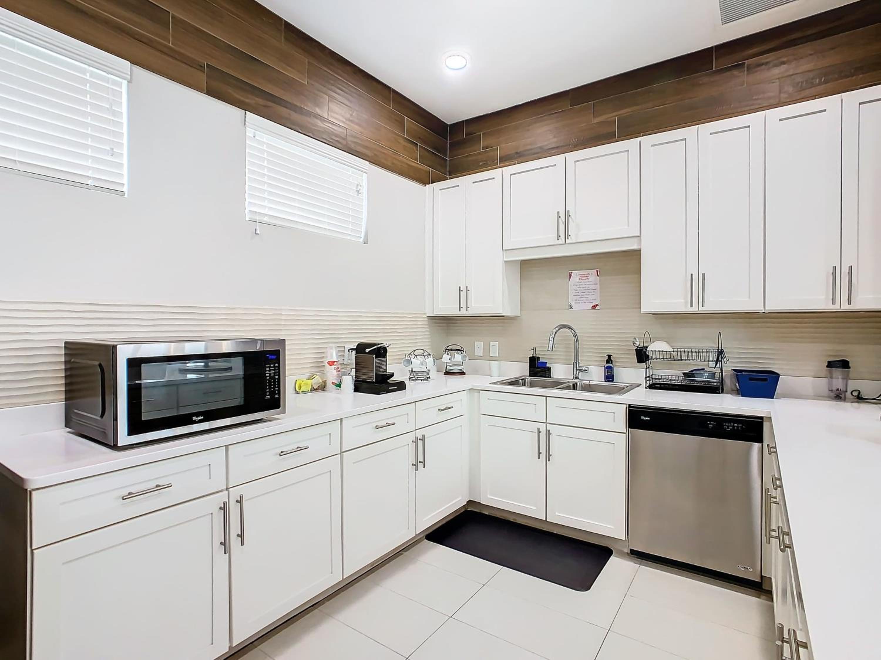 Fabulous Paradise 3BR Townhouse near Disney and outlets