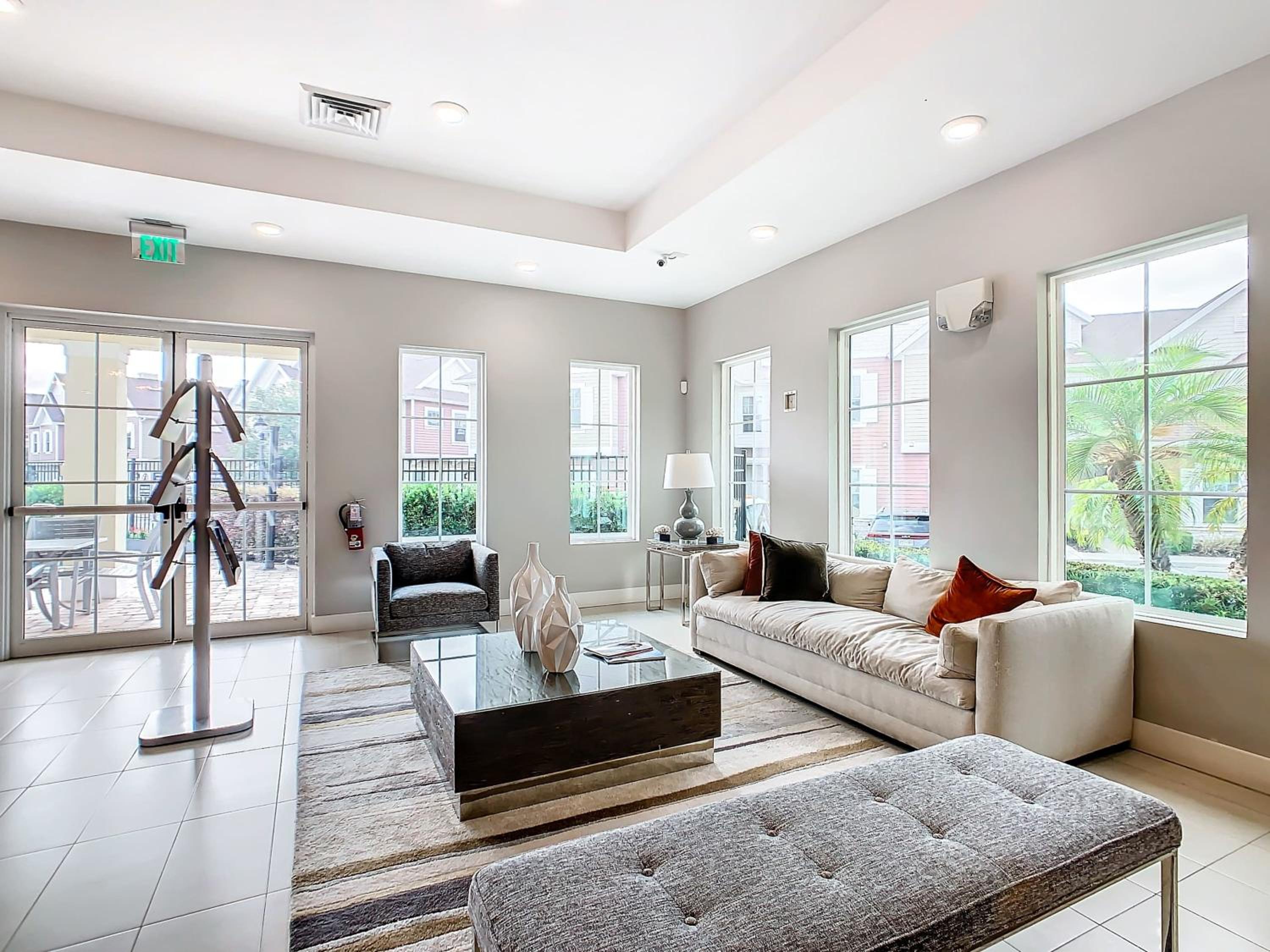 Fabulous Paradise 3BR Townhouse near Disney and outlets
