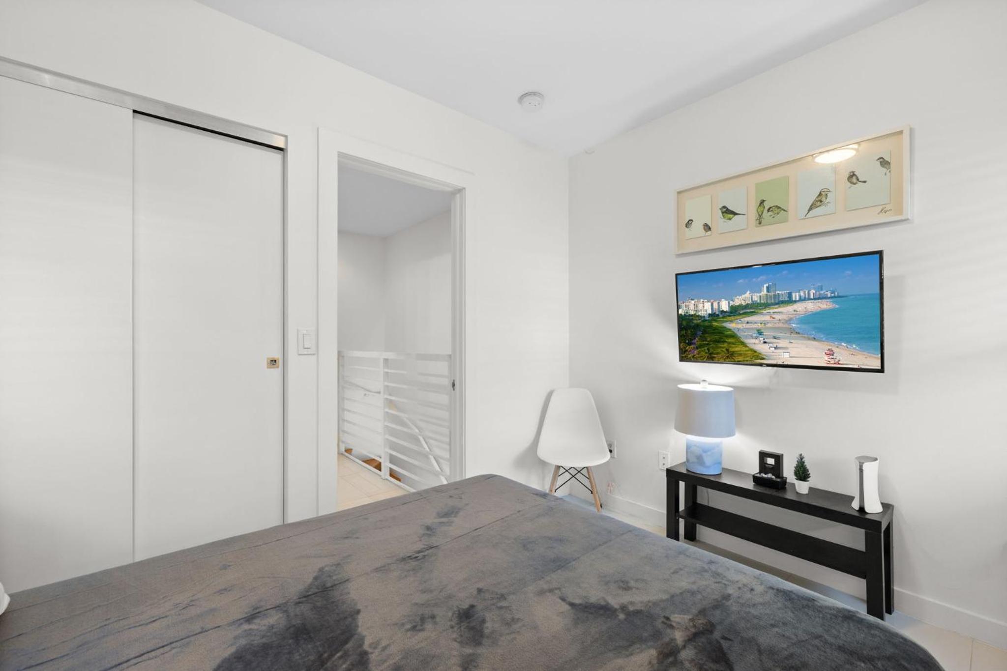 Tranquil Retreat, Comfortable Condo in Miami Beach view 3