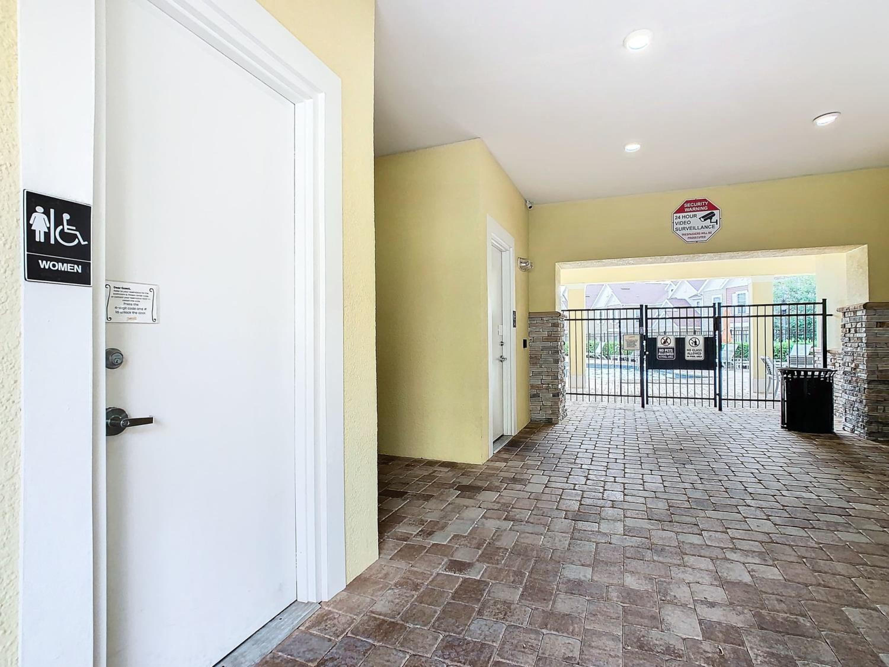 Fabulous Paradise 3BR Townhouse near Disney and outlets