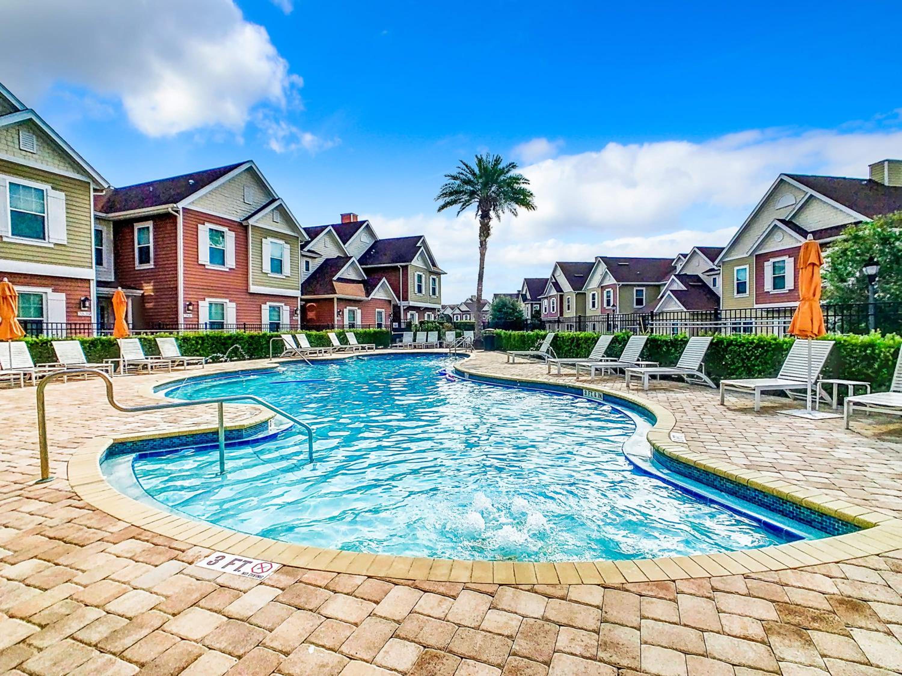 Fabulous Paradise 3BR Townhouse near Disney and outlets