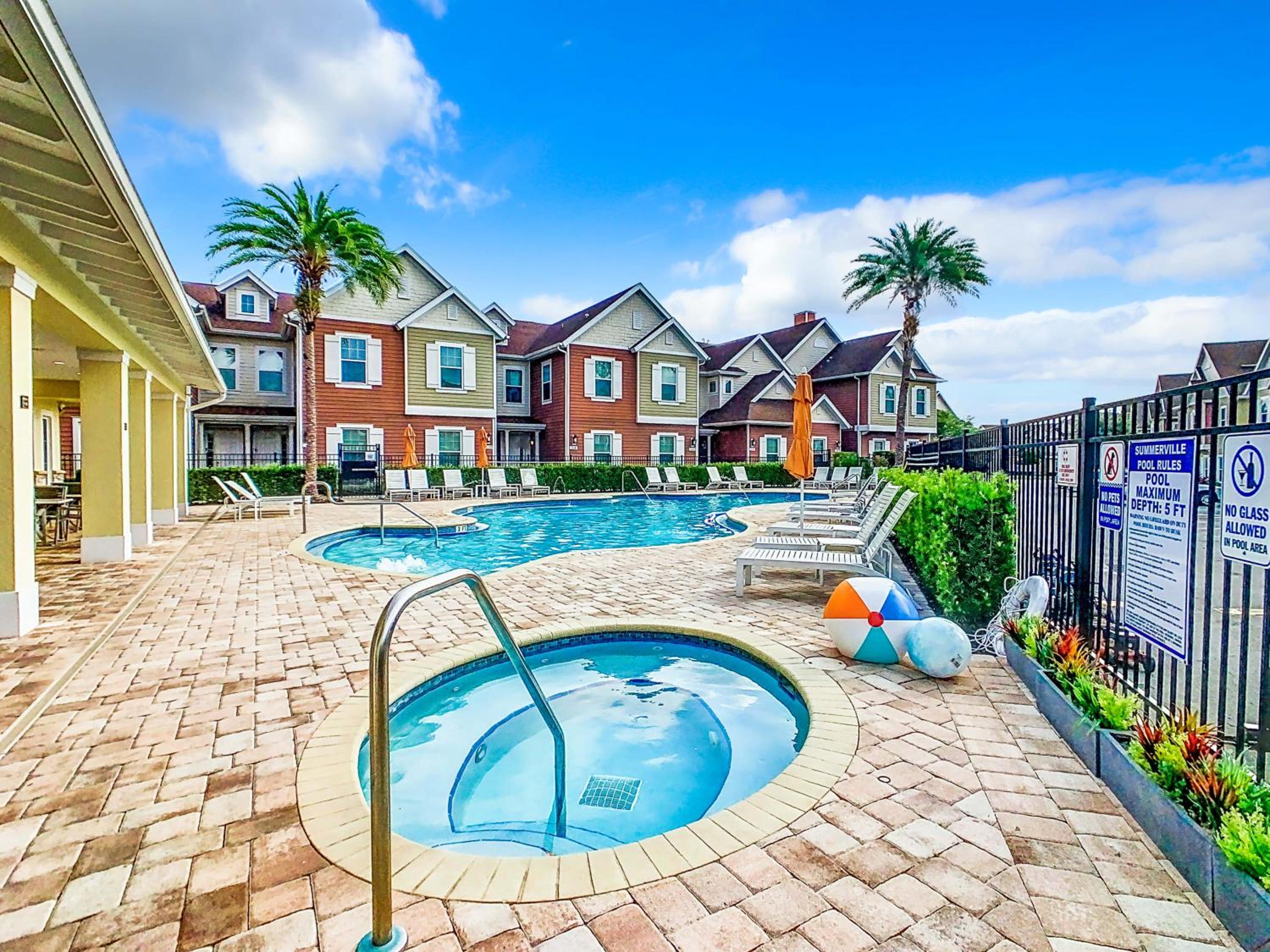 Fabulous Paradise 3BR Townhouse near Disney and outlets