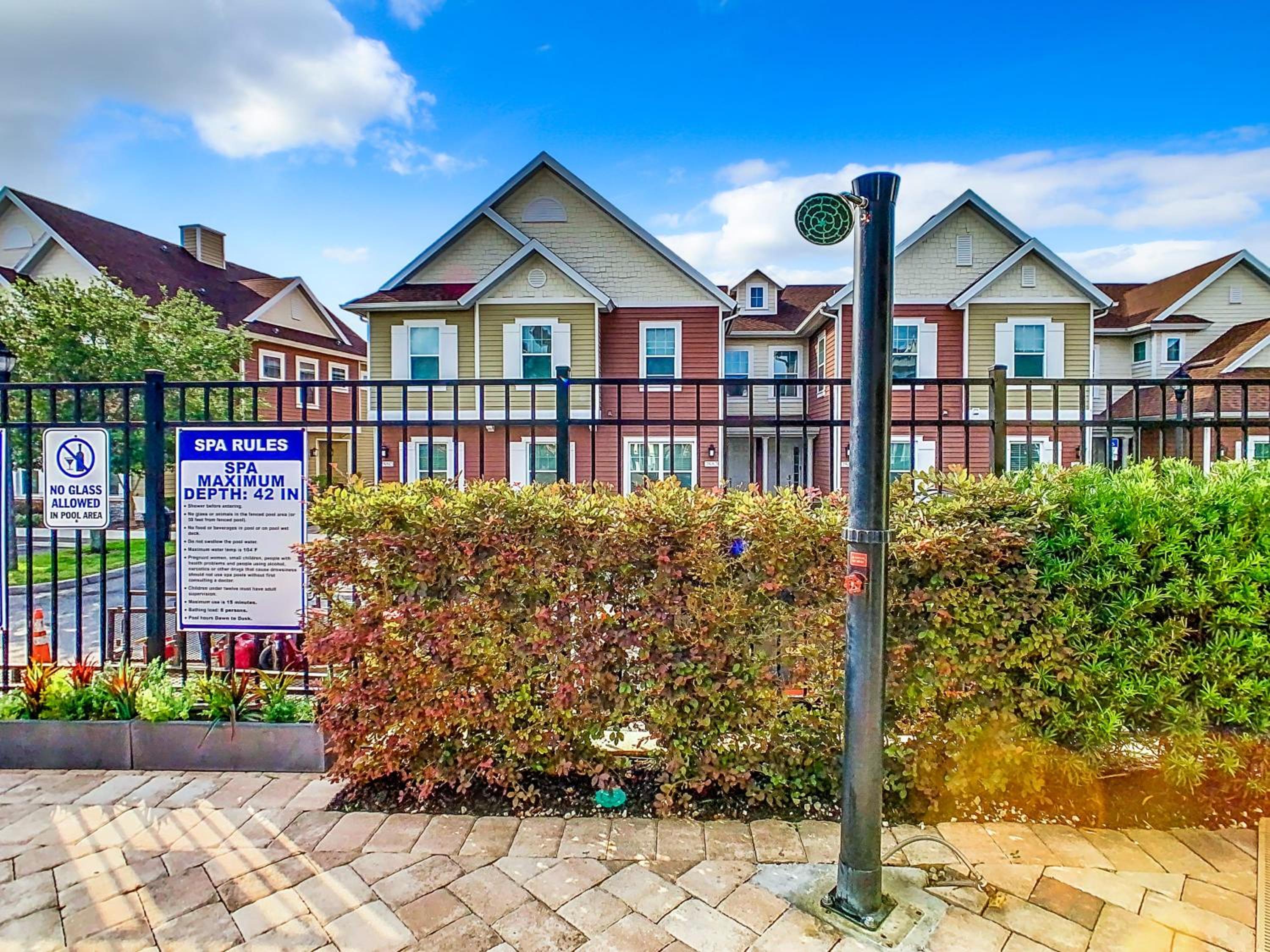 Fabulous Paradise 3BR Townhouse near Disney and outlets