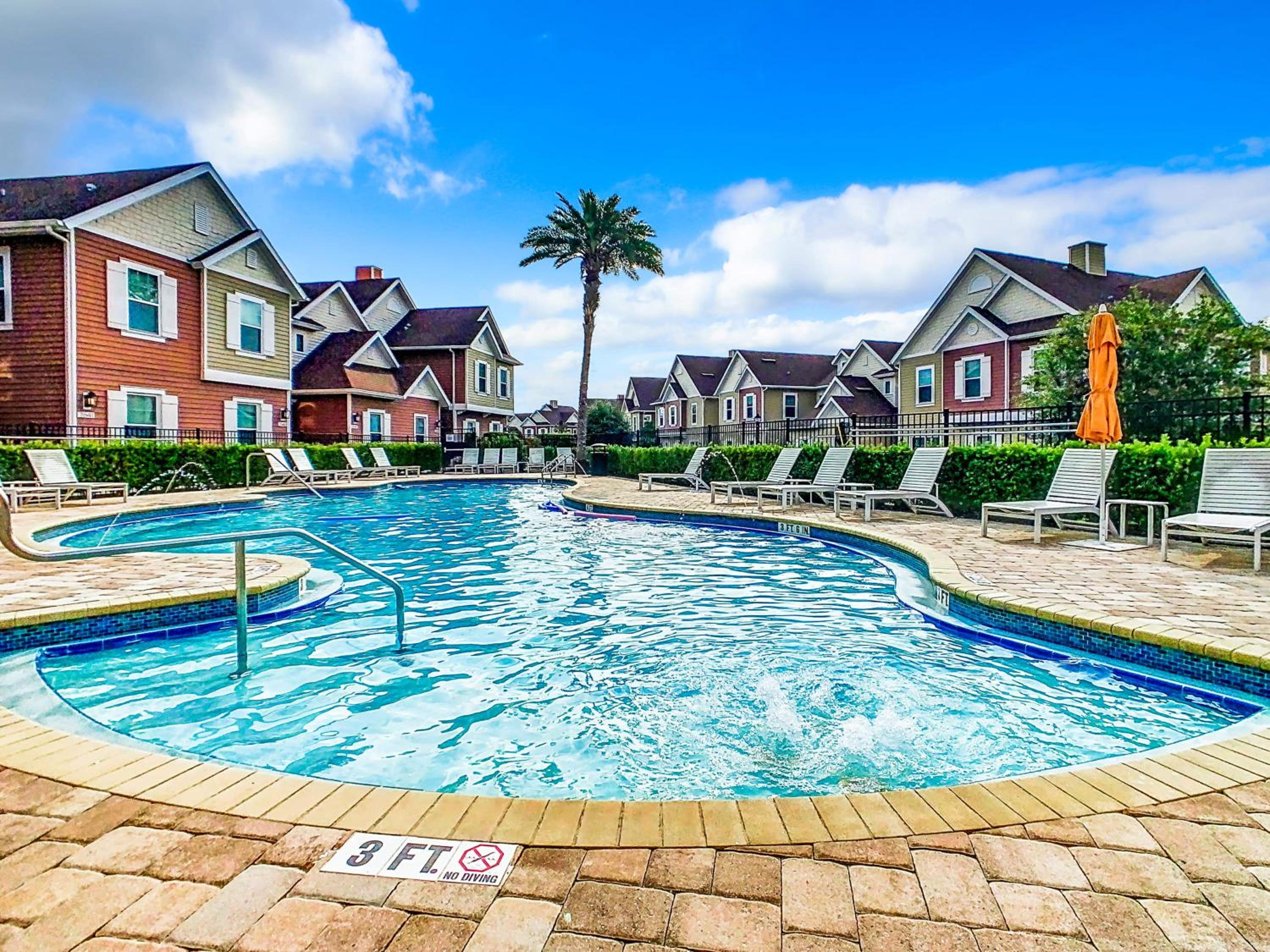 Fabulous Paradise 3BR Townhouse near Disney and outlets