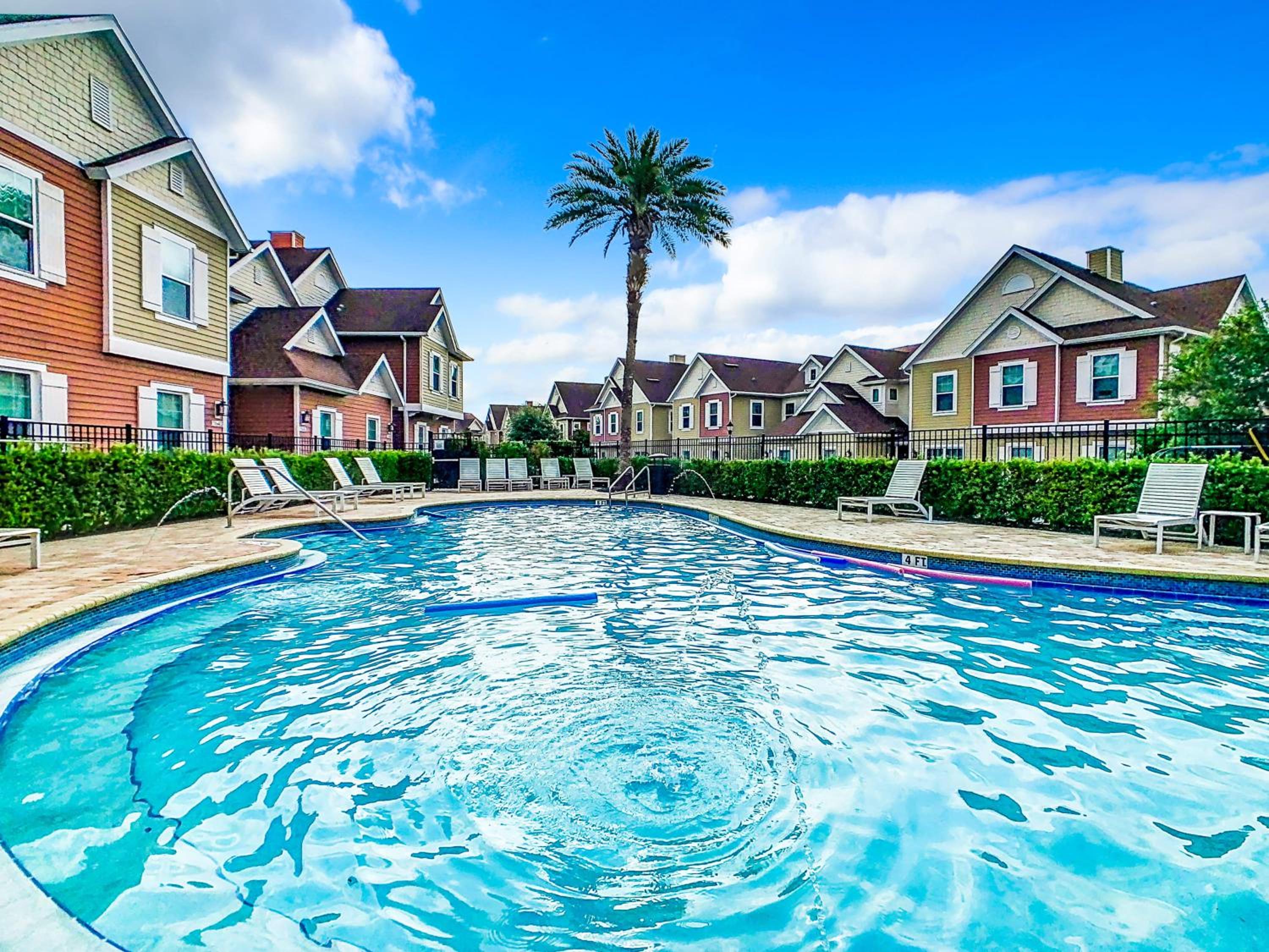 Fabulous Paradise 3BR Townhouse near Disney and outlets