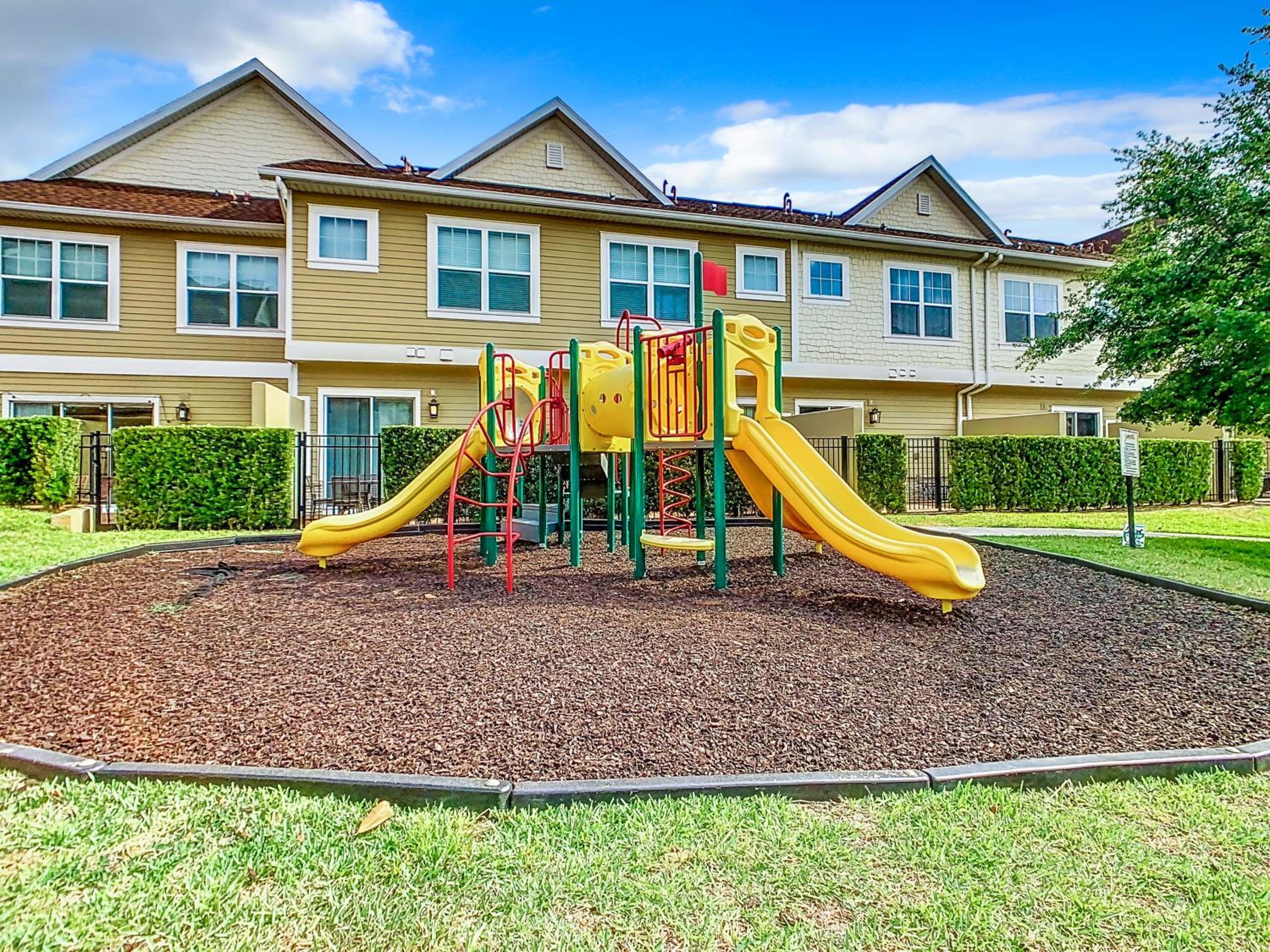 Fabulous Paradise 3BR Townhouse near Disney and outlets