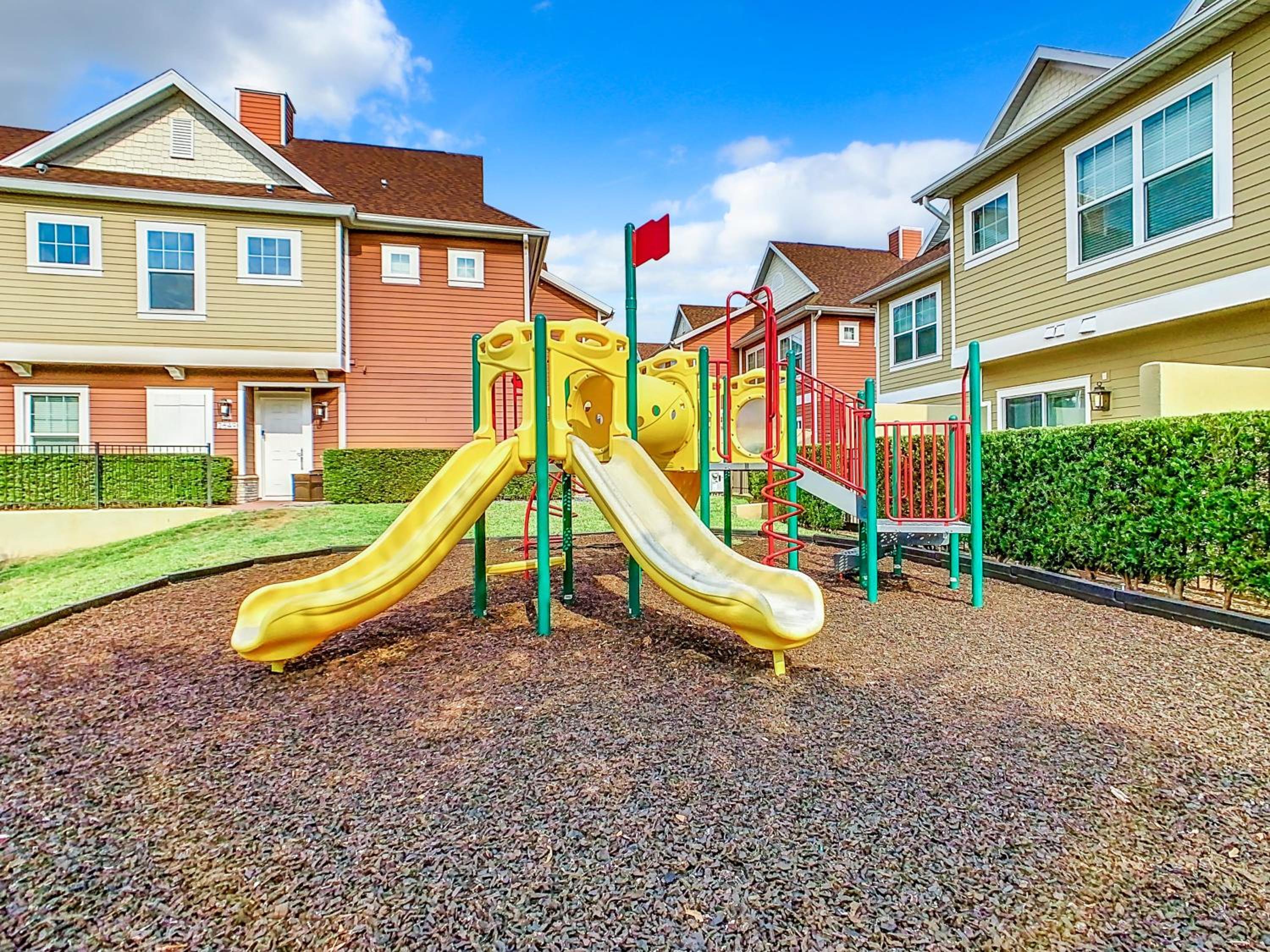 Fabulous Paradise 3BR Townhouse near Disney and outlets