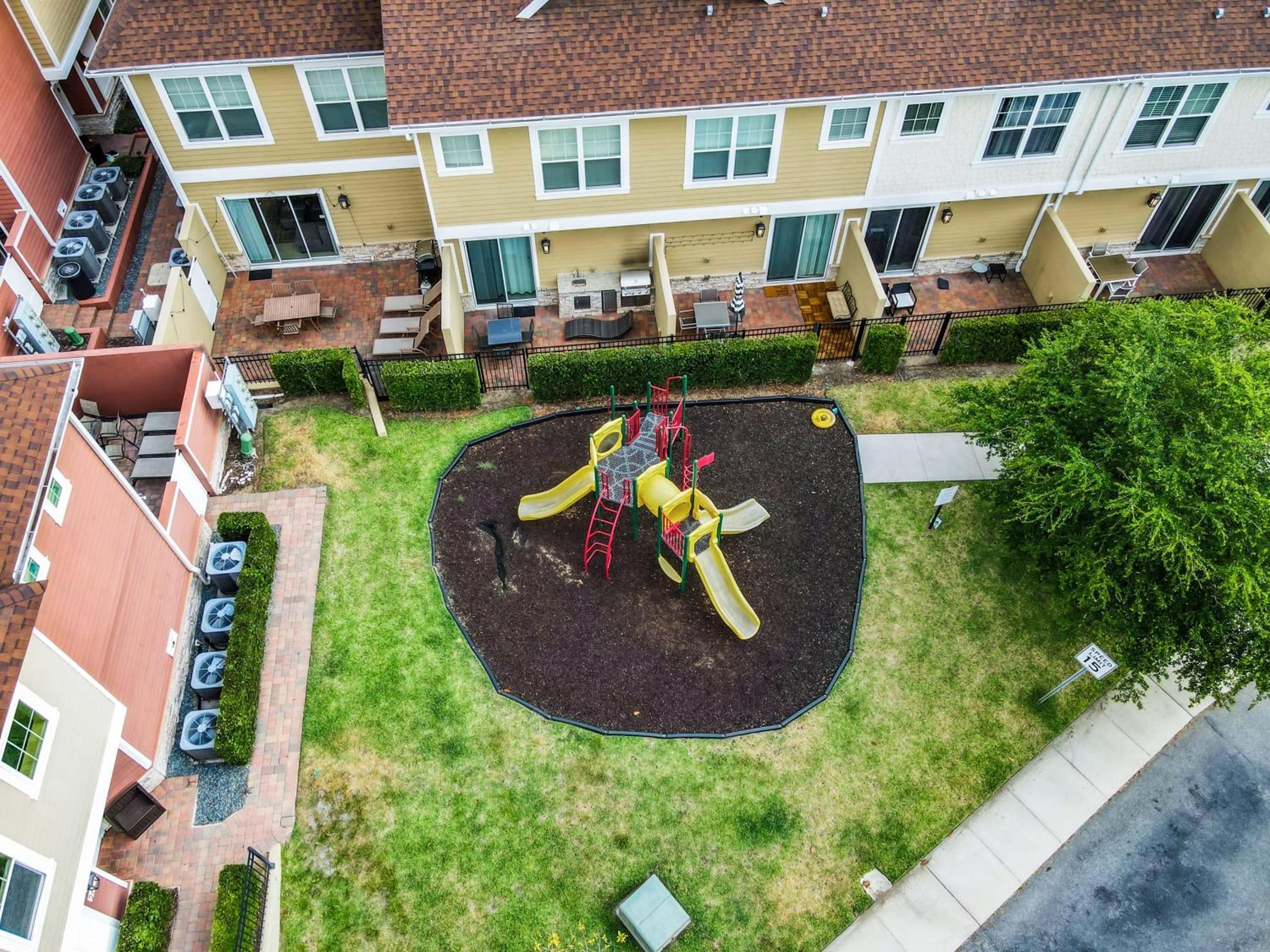 Fabulous Paradise 3BR Townhouse near Disney and outlets