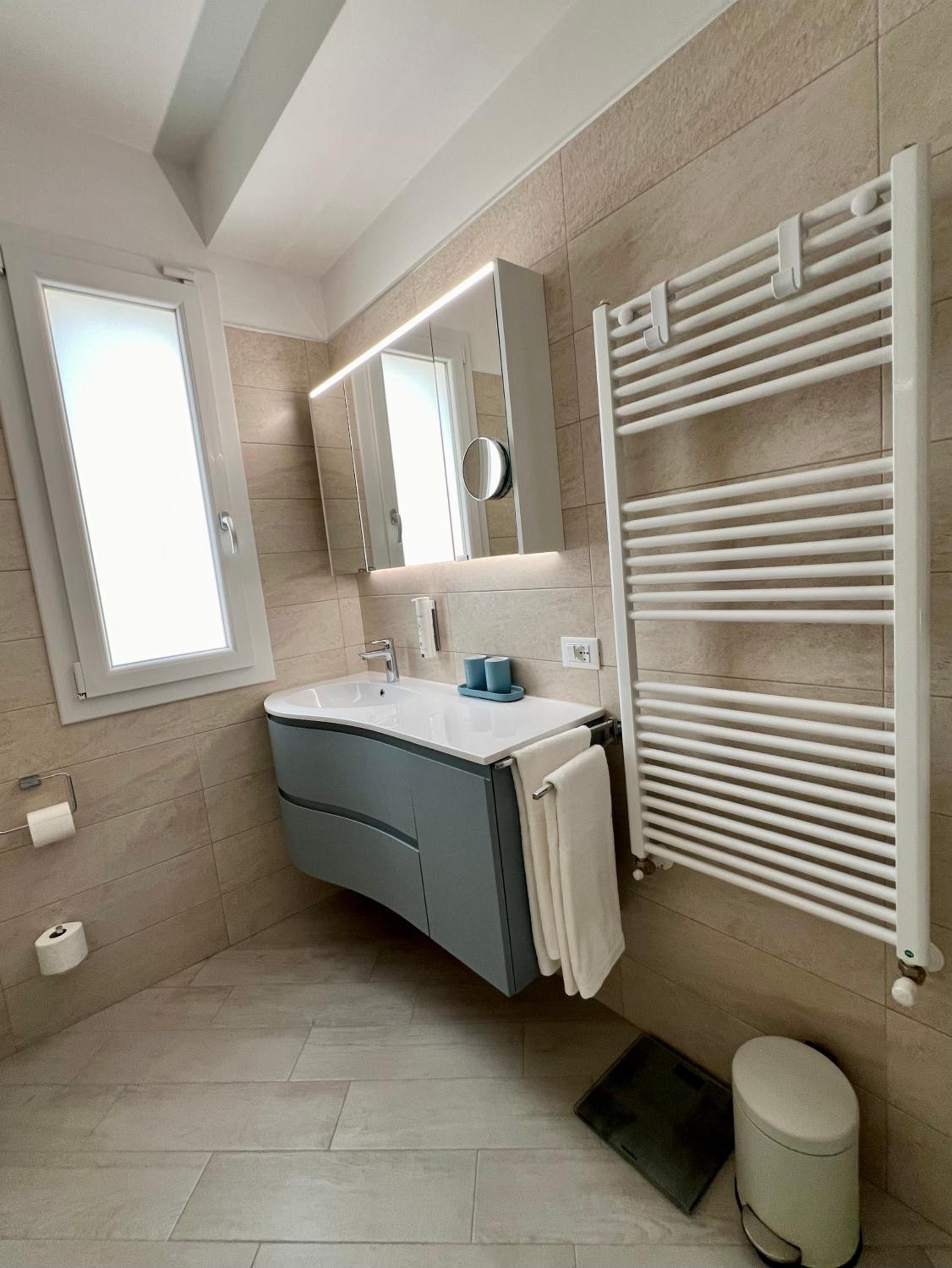 NOVIMO Comfort Apartment with elevator and secure privat parking space view 4