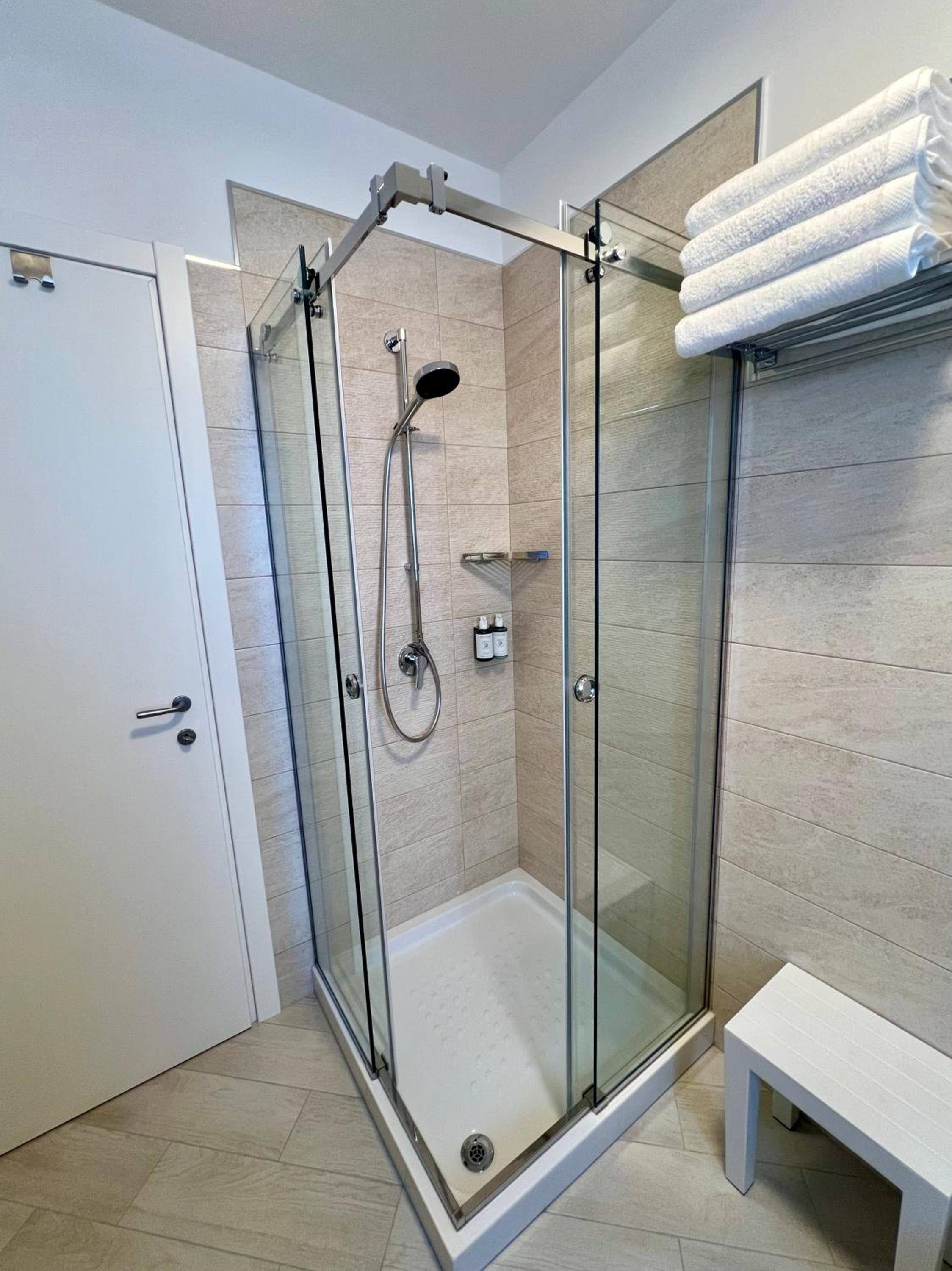 NOVIMO Comfort Apartment with elevator and secure privat parking space view 5