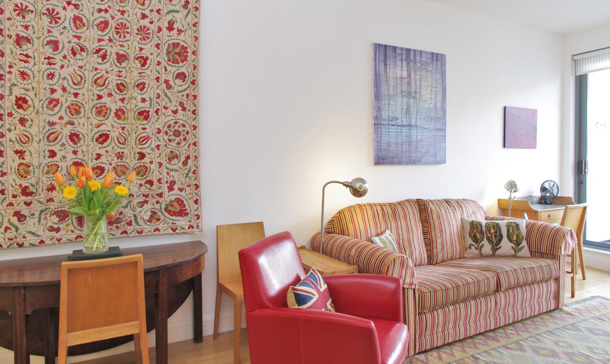 Elegant Clerkenwell Apartment with Balcony and Lift near Barbican