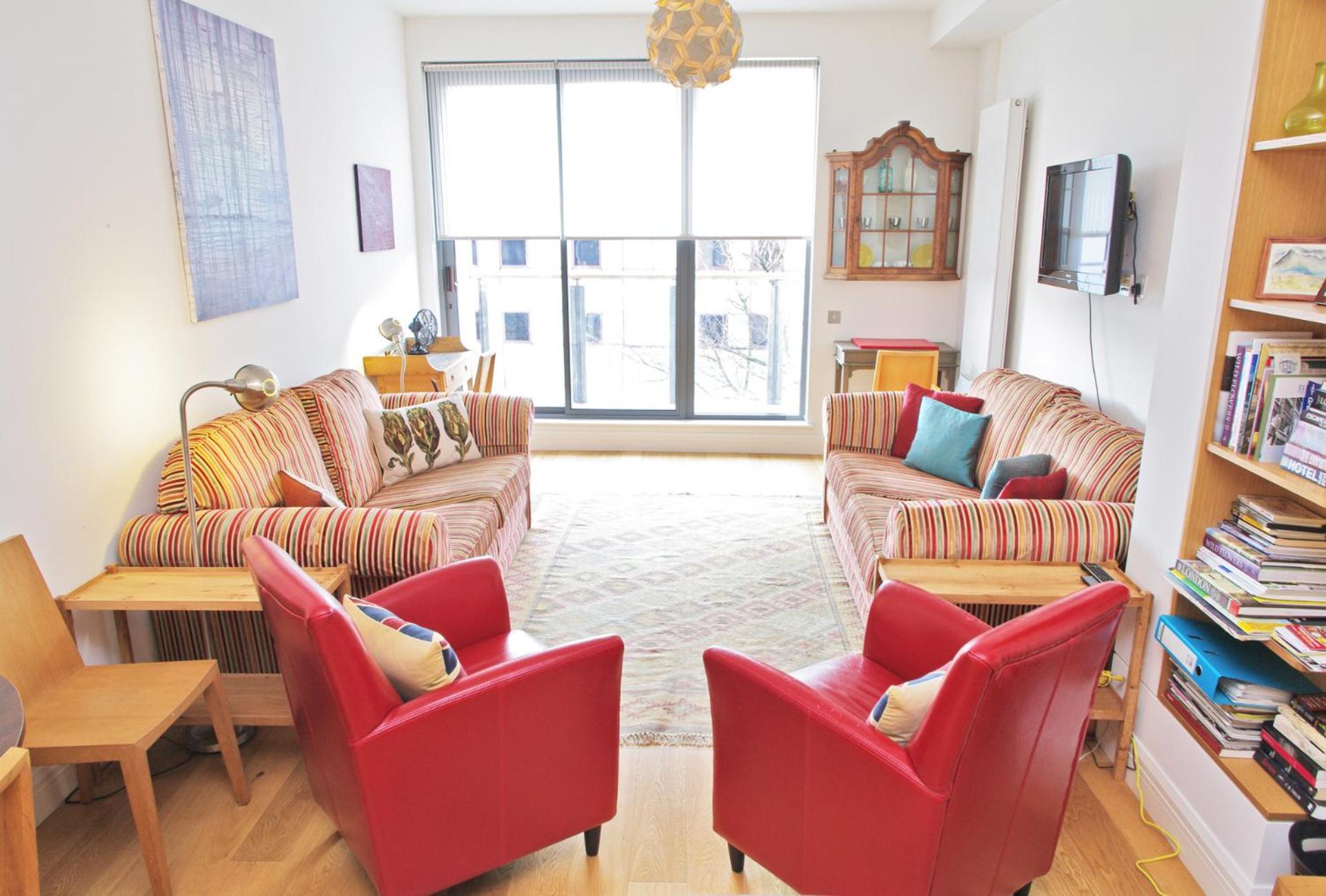 Elegant Clerkenwell Apartment with Balcony and Lift near Barbican