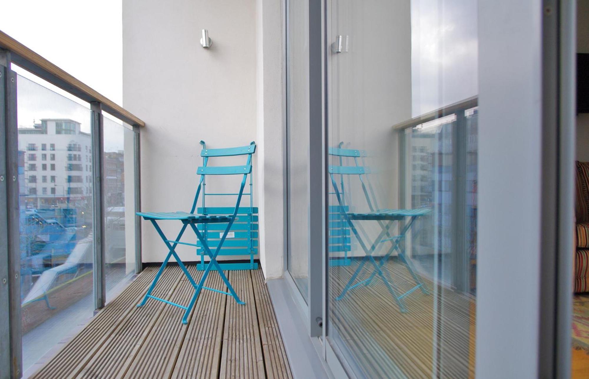Elegant Clerkenwell Apartment with Balcony and Lift near Barbican