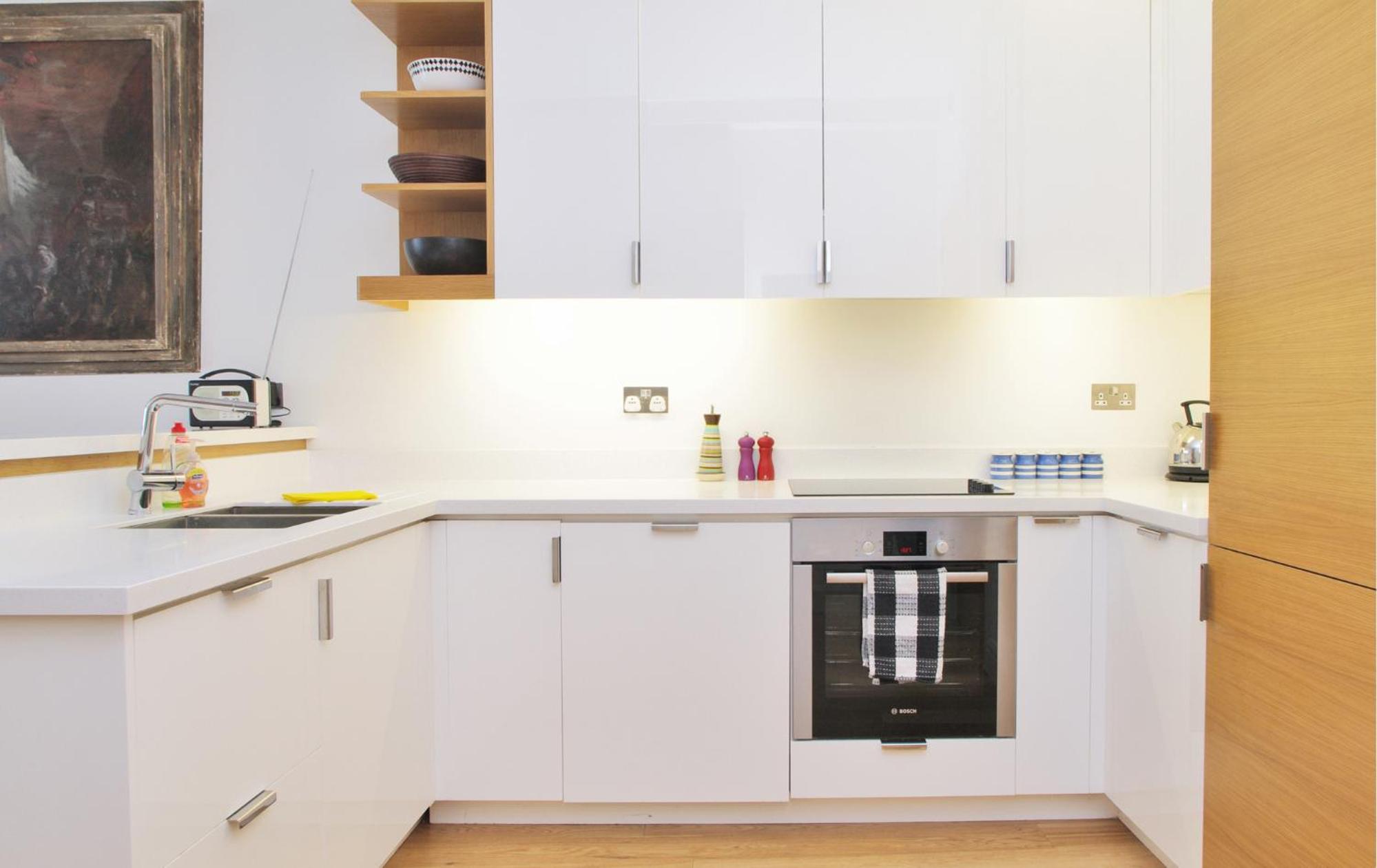 Elegant Clerkenwell Apartment with Balcony and Lift near Barbican
