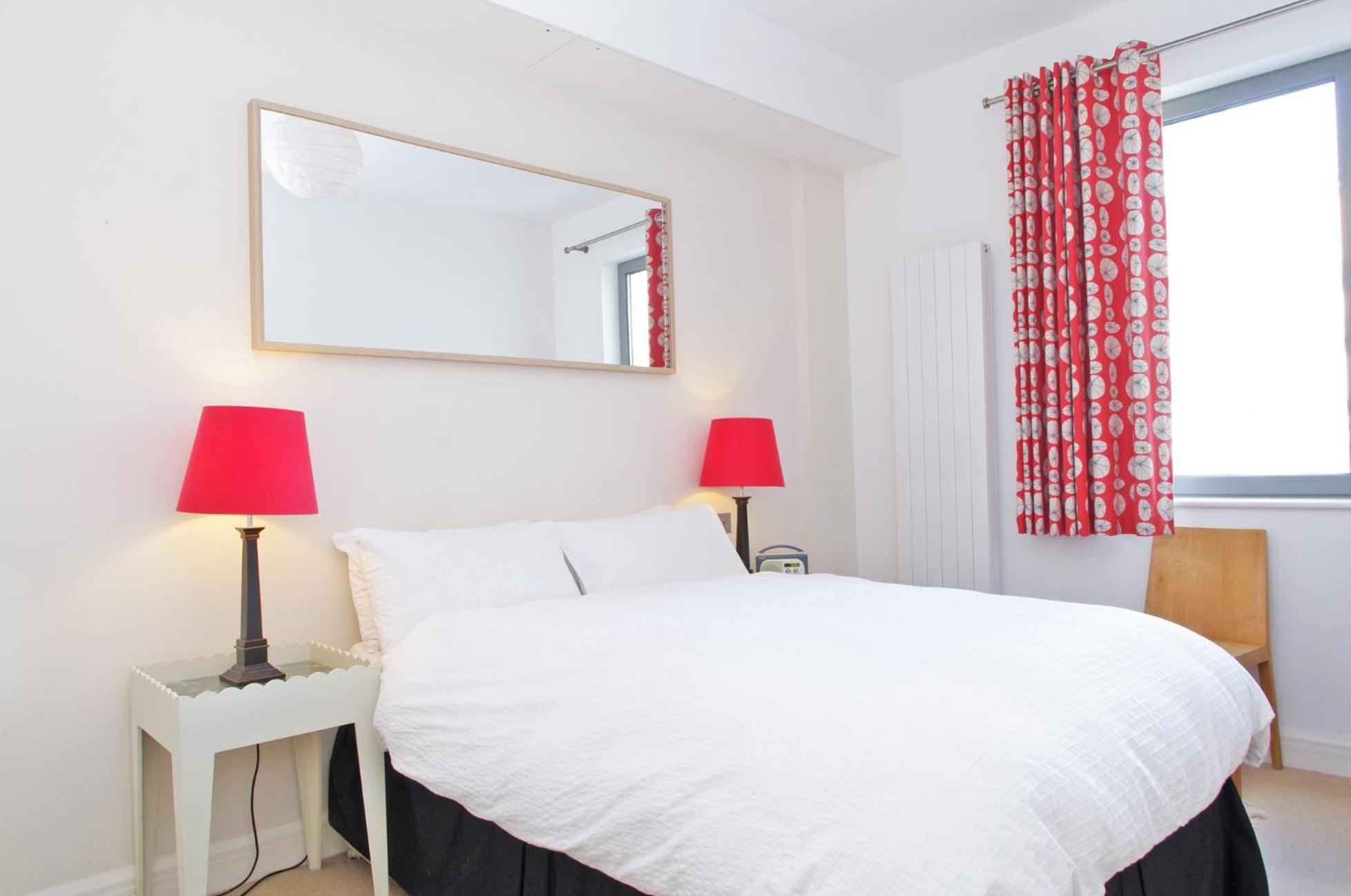 Elegant Clerkenwell Apartment with Balcony and Lift near Barbican