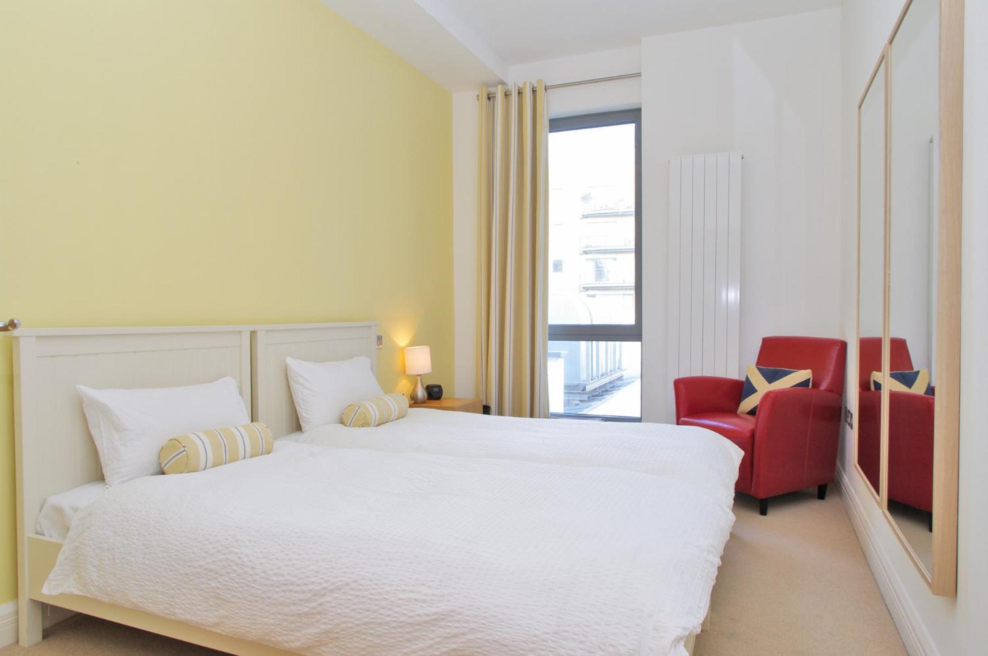 Elegant Clerkenwell Apartment with Balcony and Lift near Barbican