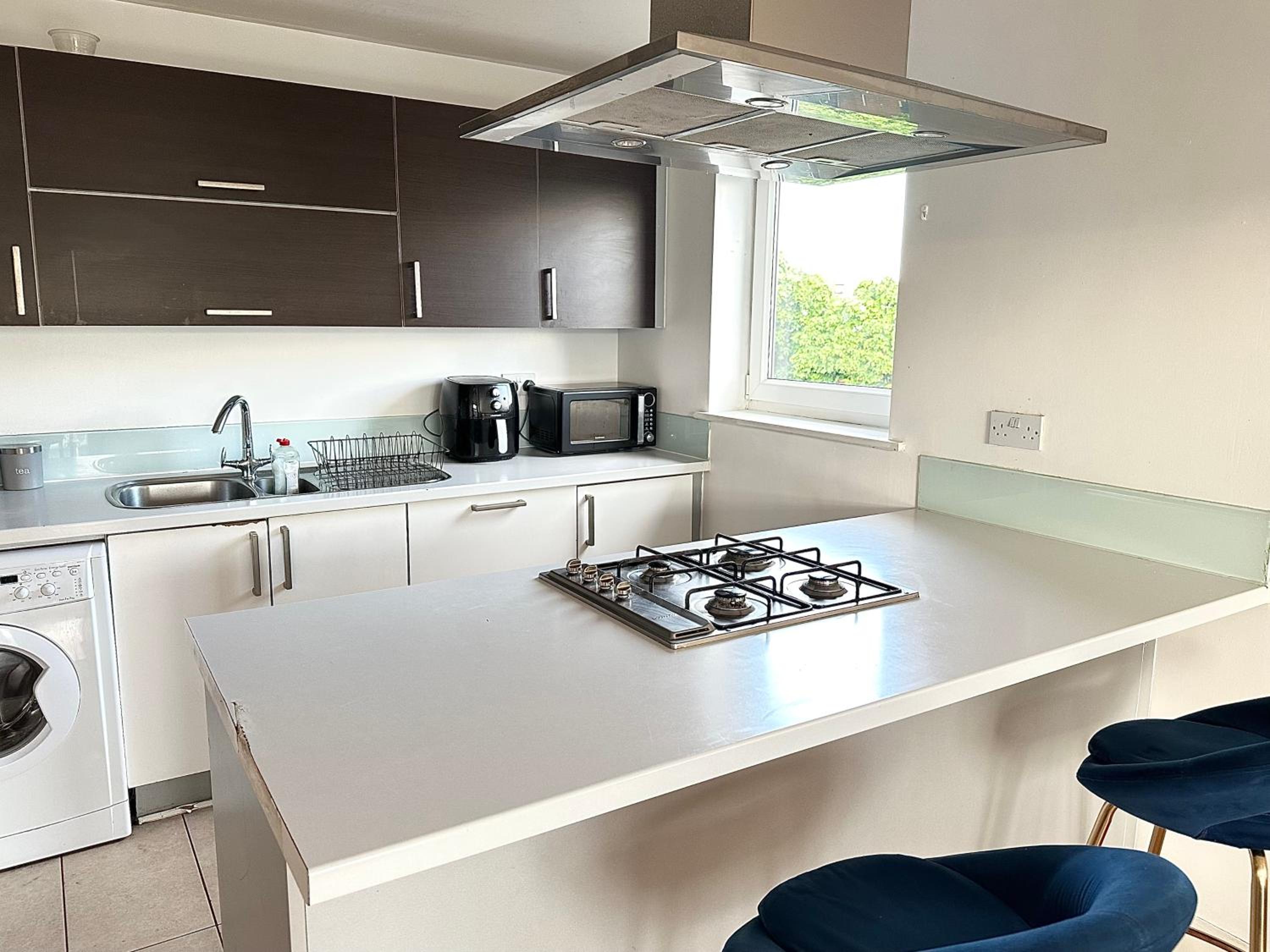 Starlet Stays - London 2 Bedroom Apartment near Central Line
