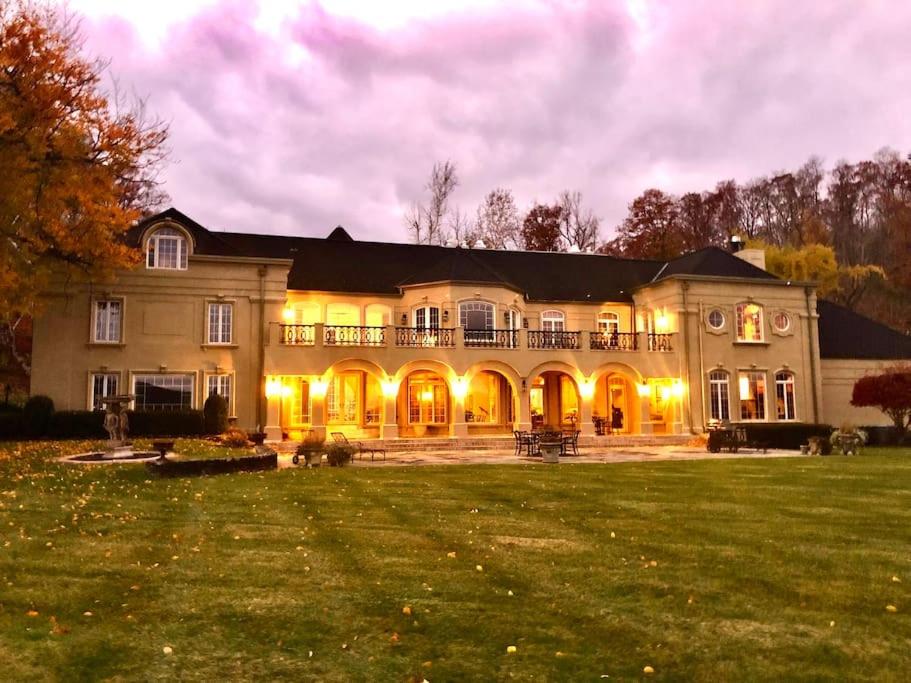 Newburgh Vacations - Chateau Montreau on Hudson - Property Image 3