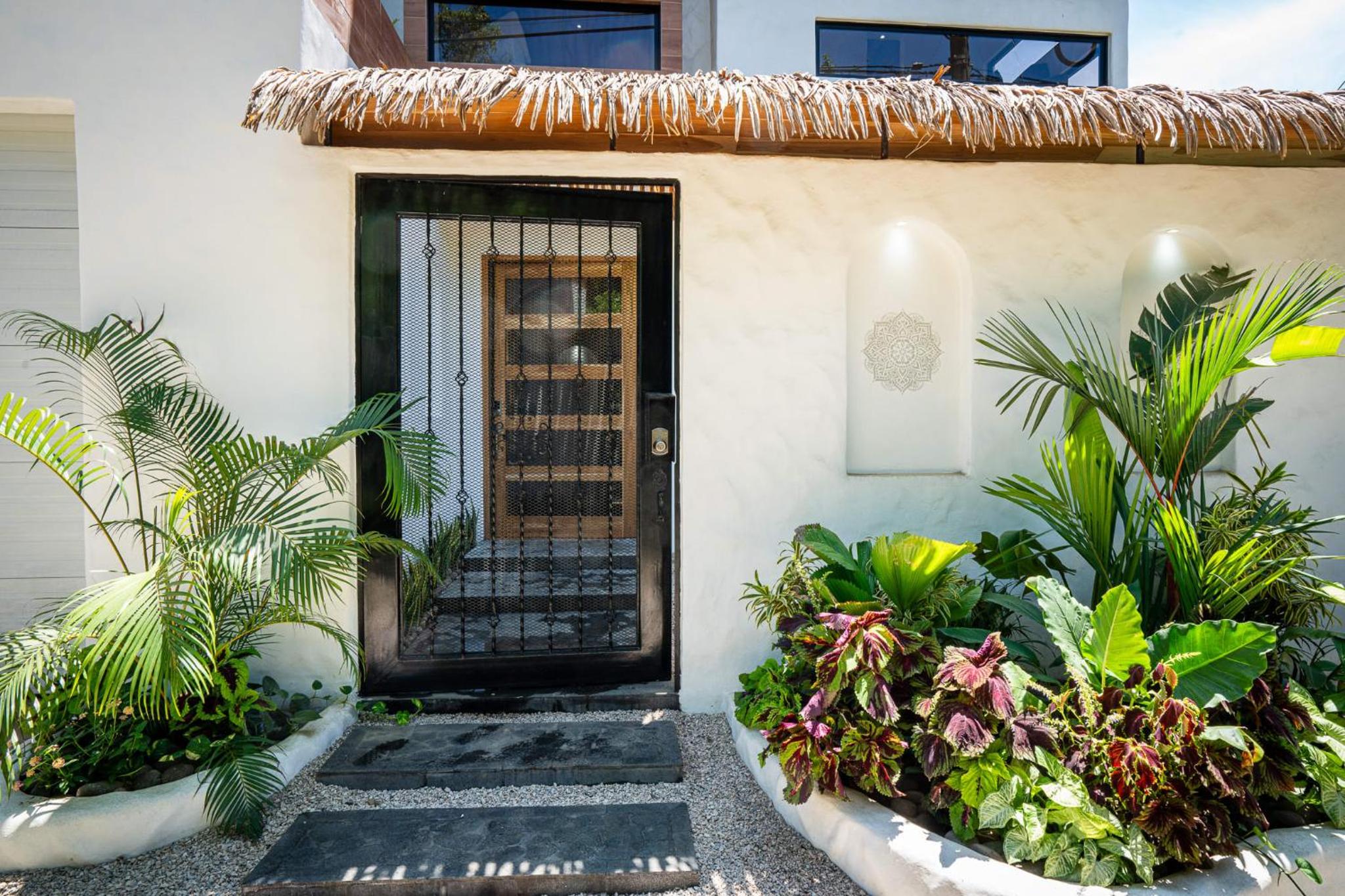 Huge 5-BD Home with Pool Walk to Beach