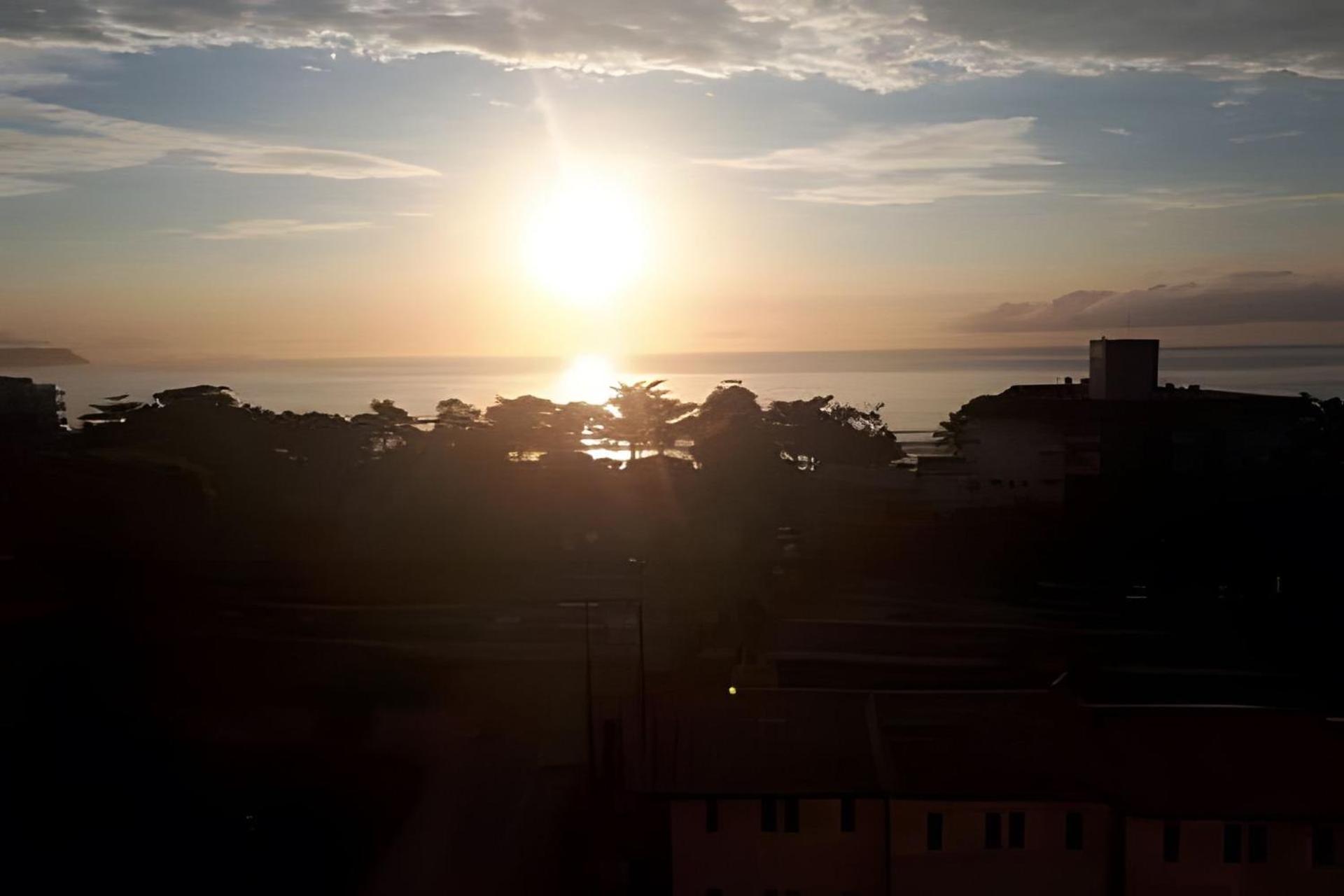 Apartamentos a 100m Praia das Toninhas PISCINA AQUECIDA