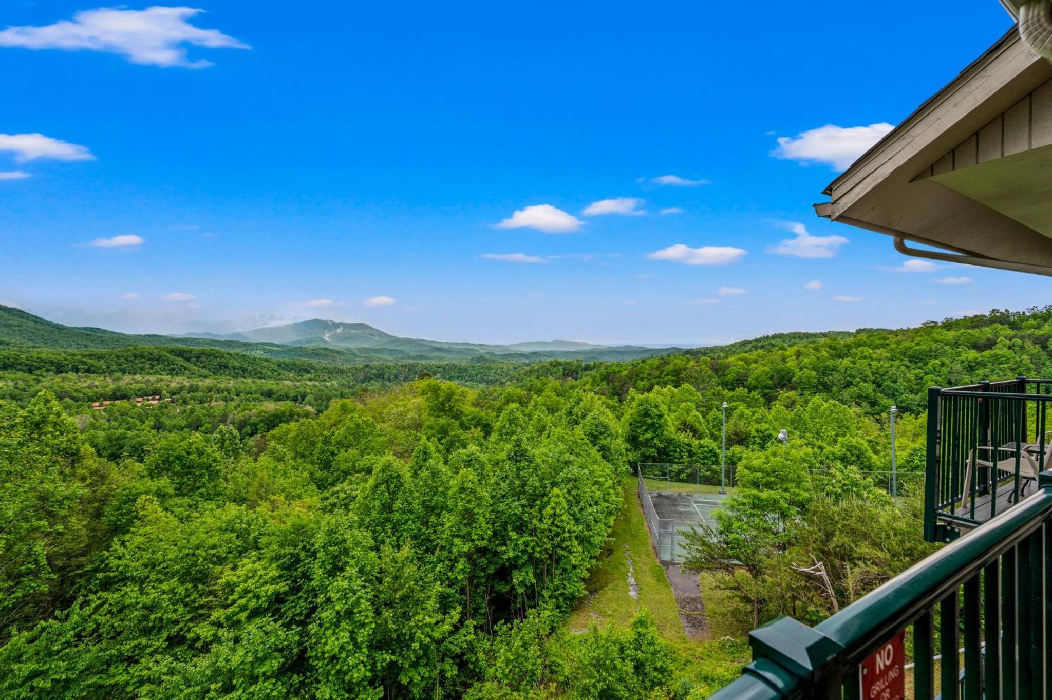 Hotel Gatlinburg Getaway - Image 1