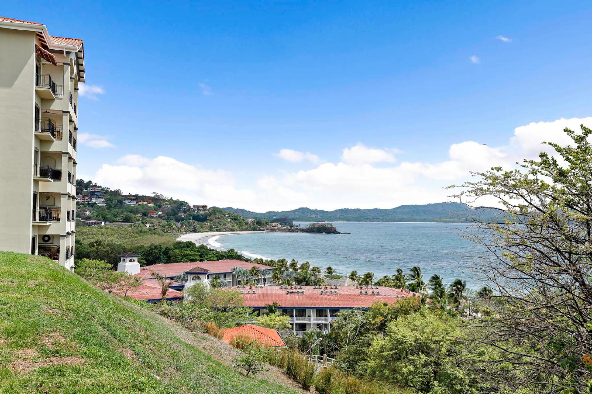 Stylish Flamingo Condo with Ocean Views, Renovated Kitchen & Walkable Beach Access