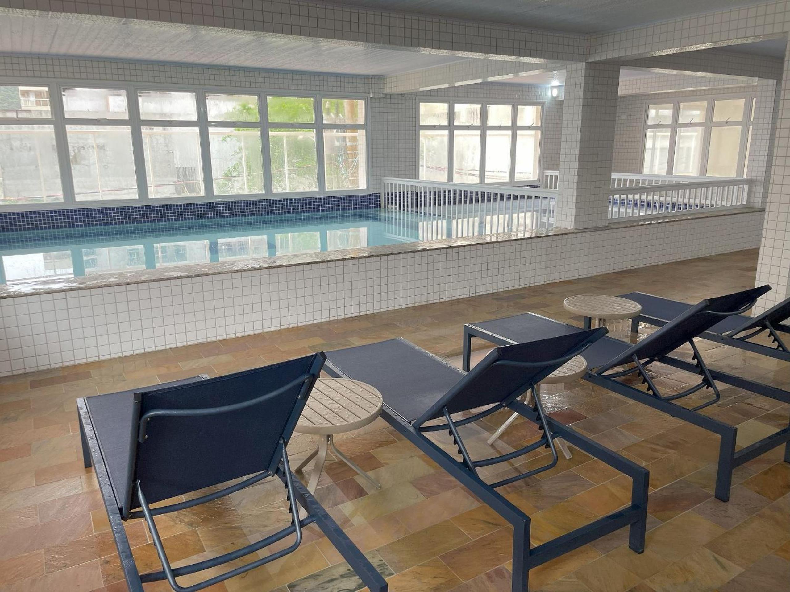 Apartamentos a 100m Praia das Toninhas PISCINA AQUECIDA