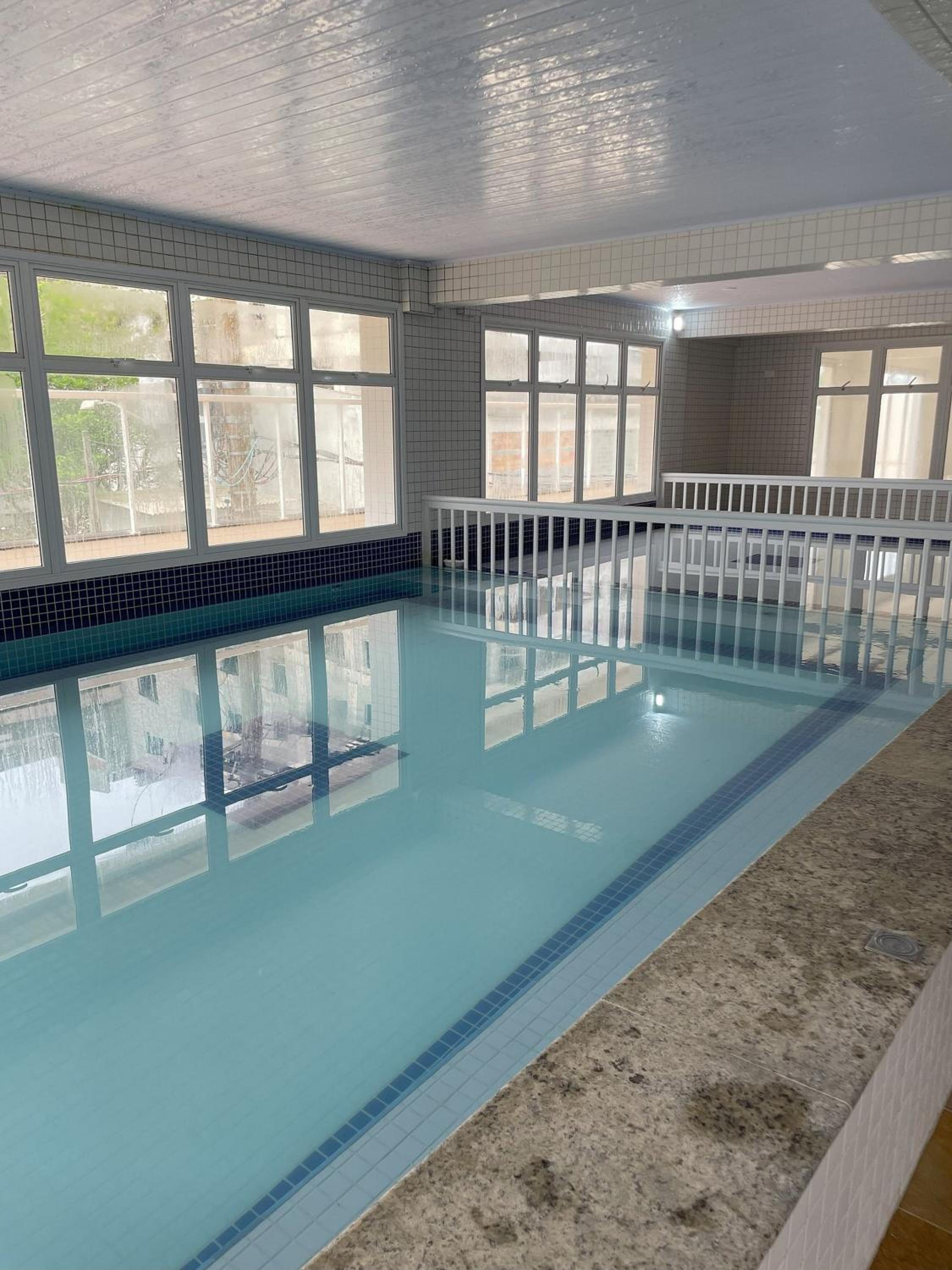 Apartamentos a 100m Praia das Toninhas PISCINA AQUECIDA