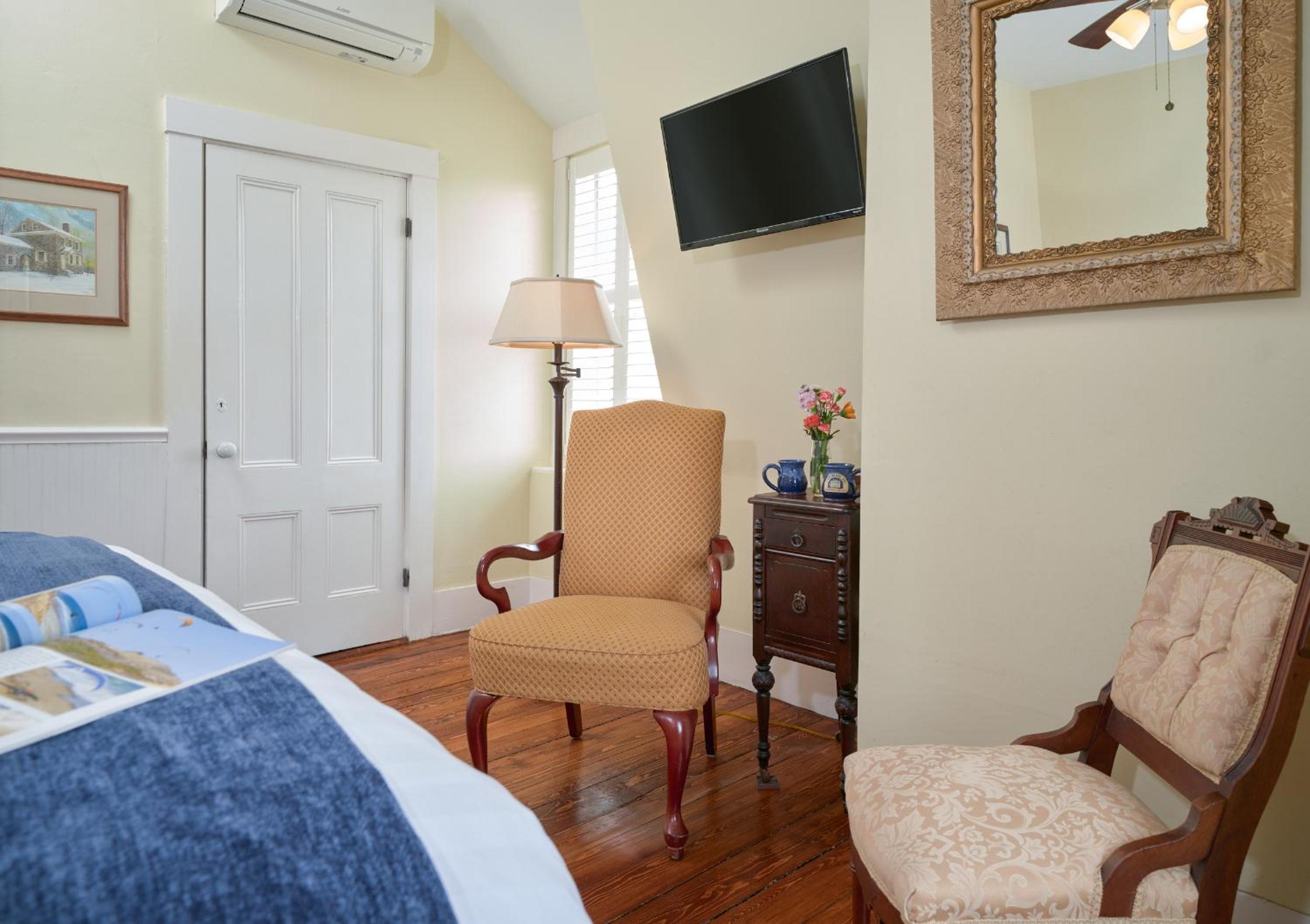 Old Manse Inn view 3