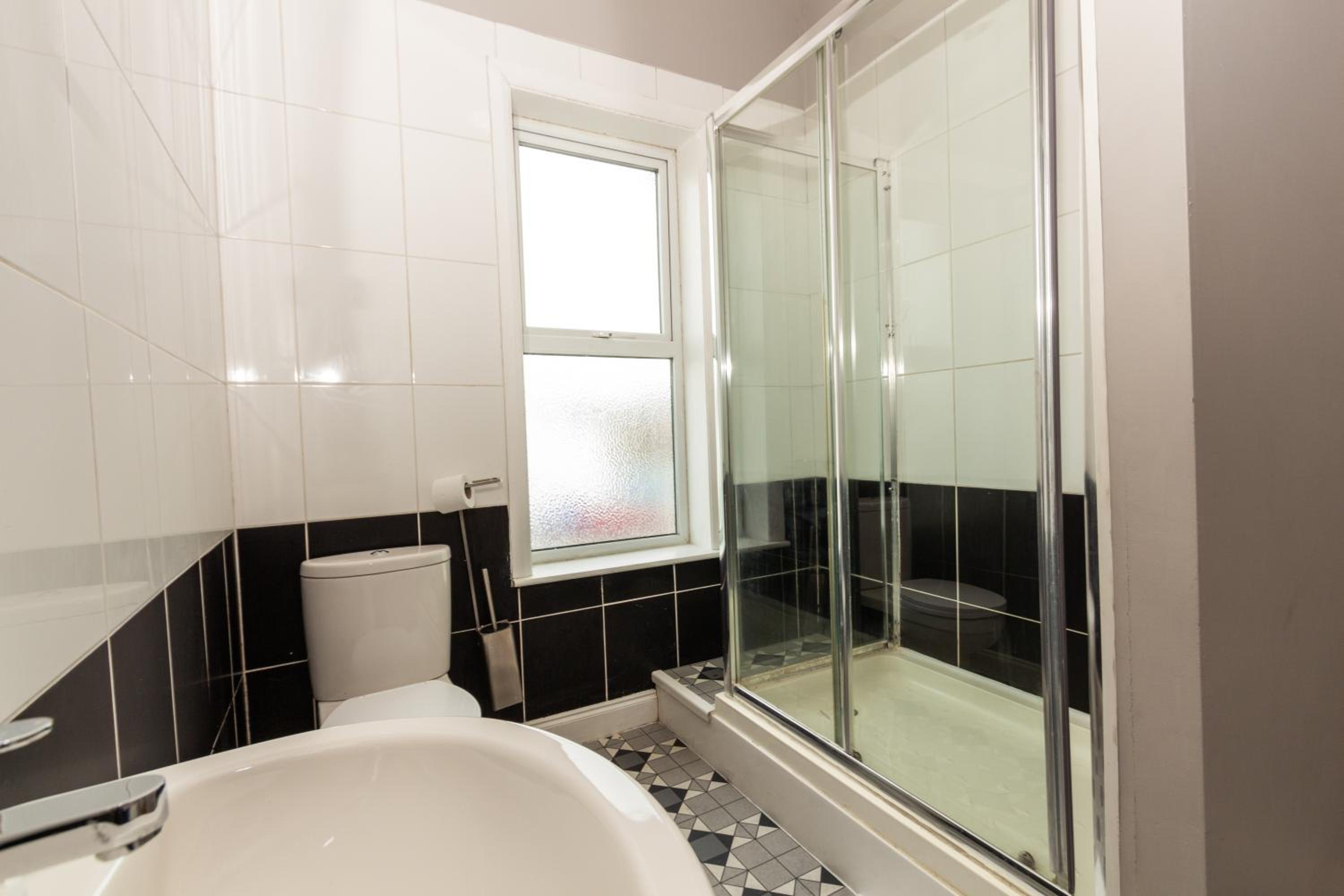 Chic Suite 4 - Private Top Floor Room view 4